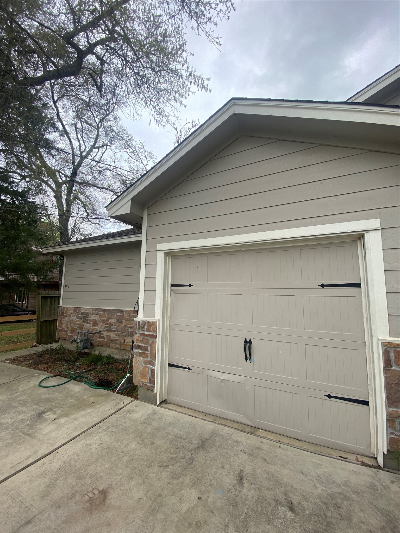 307 Covecrest Drive B Property Photo 1
