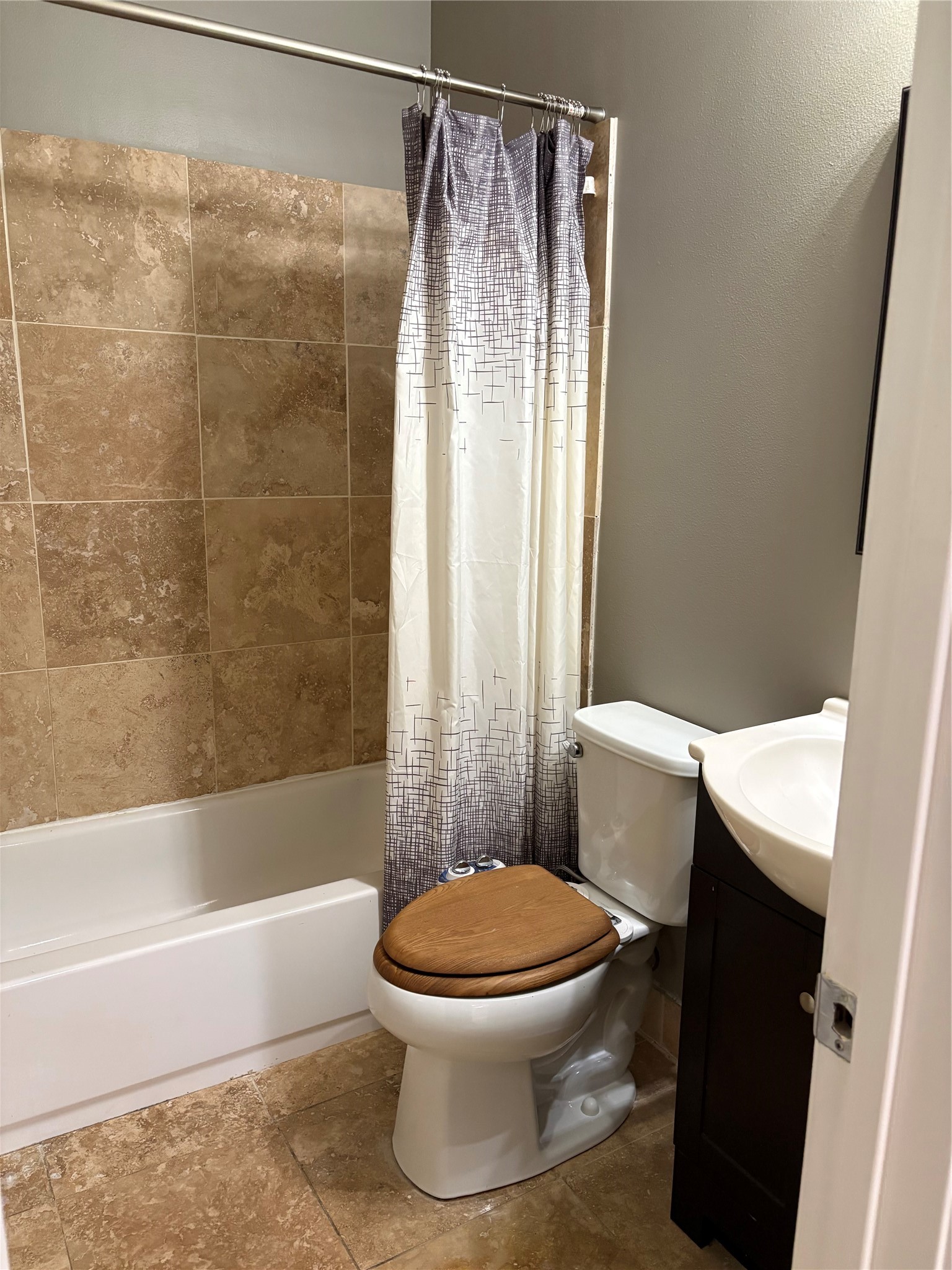 307 Covecrest Drive B Property Photo 5
