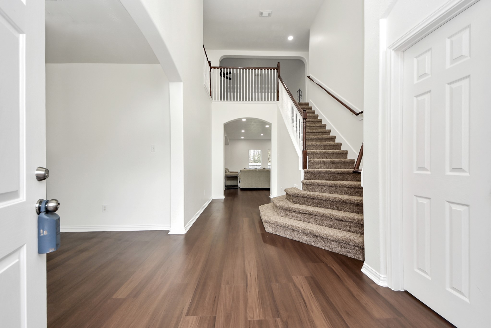 915 Hinsdale Property Photo 1