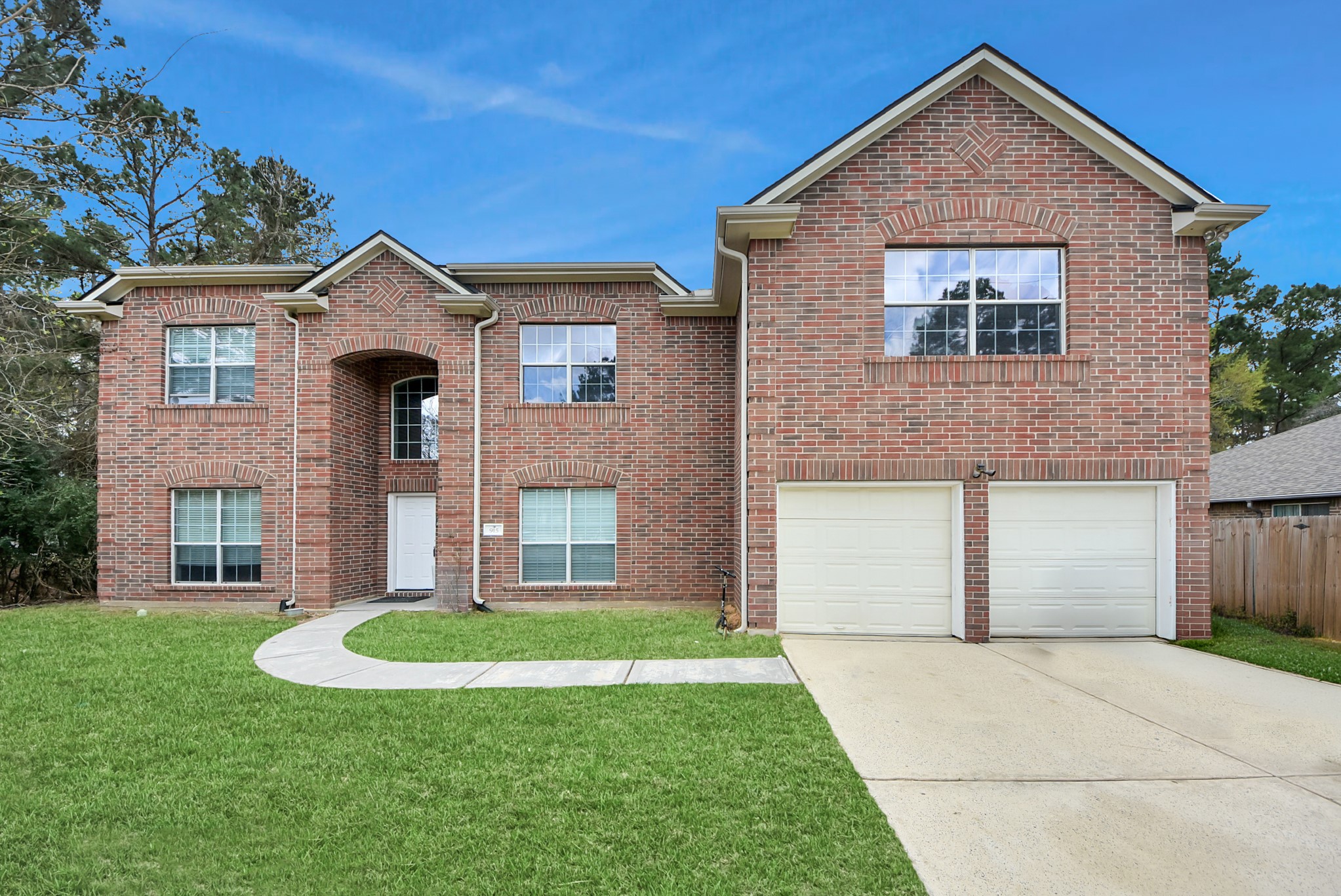 915 Hinsdale Property Photo 3