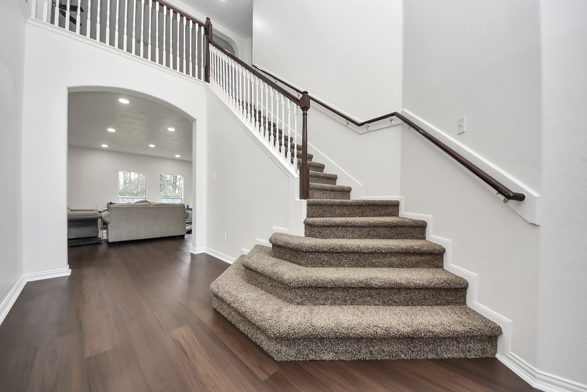 915 Hinsdale Property Photo 6