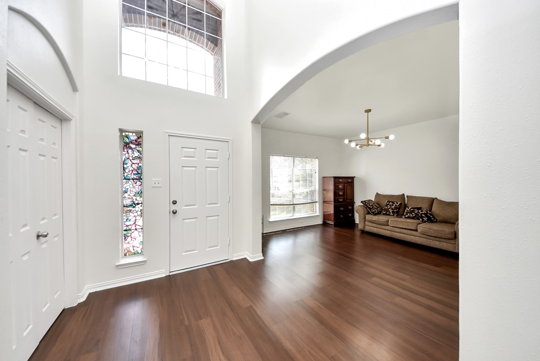 915 Hinsdale Property Photo 7