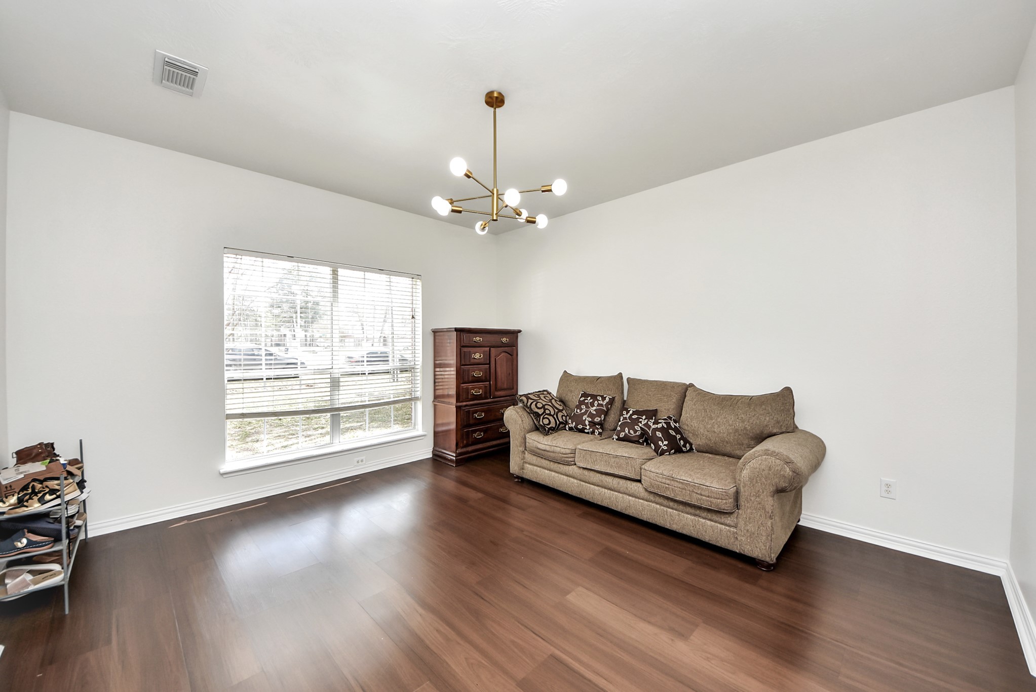 915 Hinsdale Property Photo 8