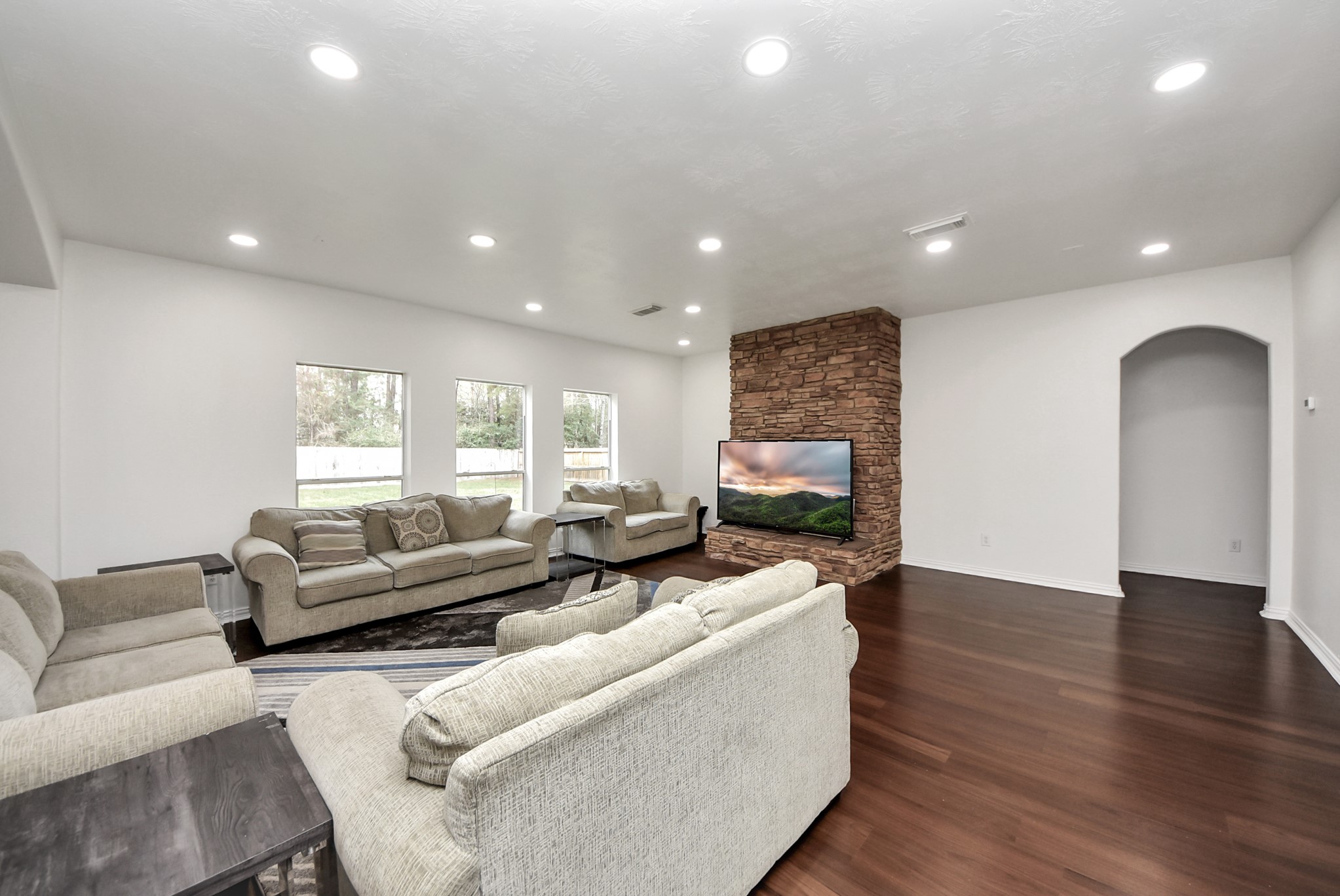 915 Hinsdale Property Photo 10
