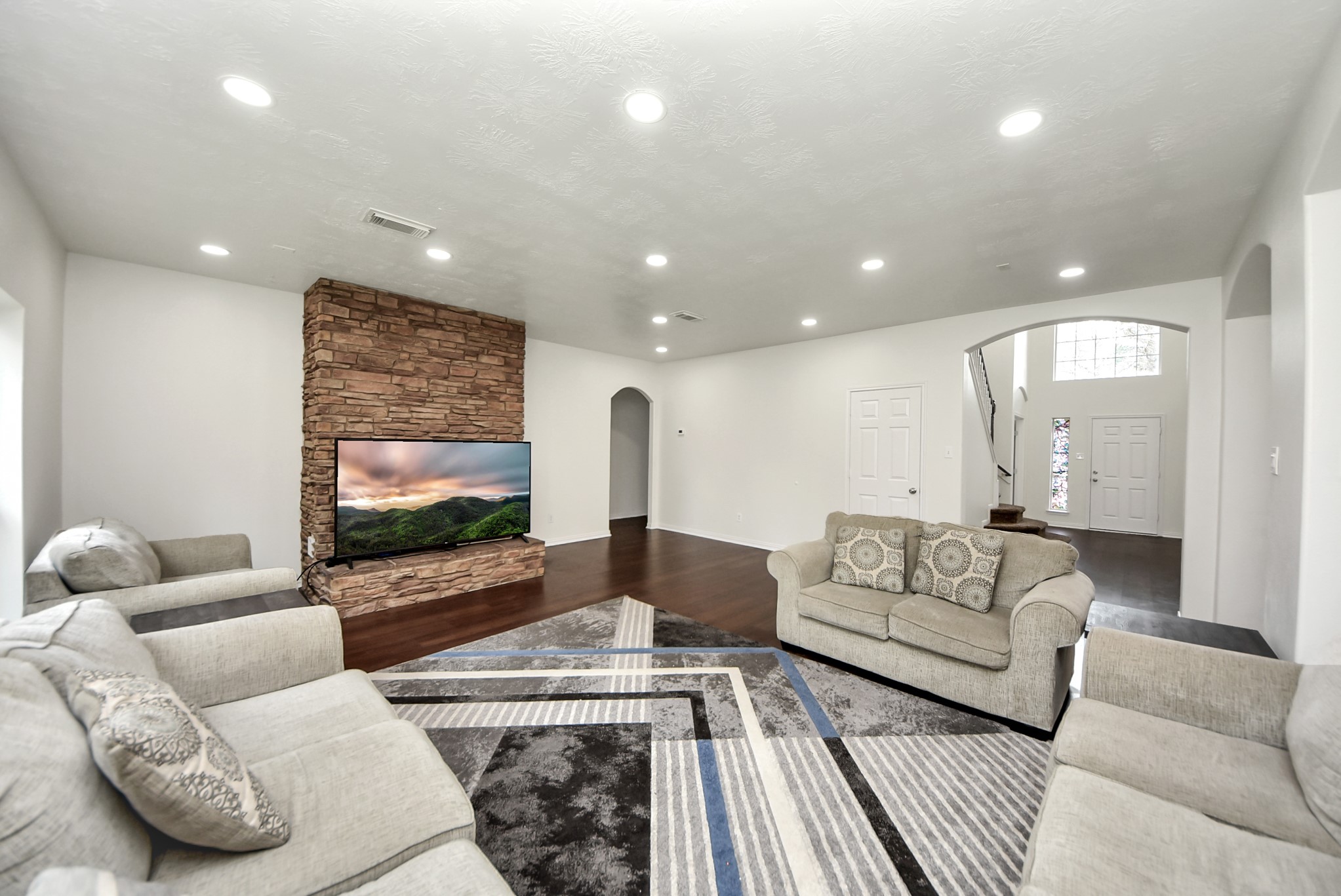 915 Hinsdale Property Photo 11