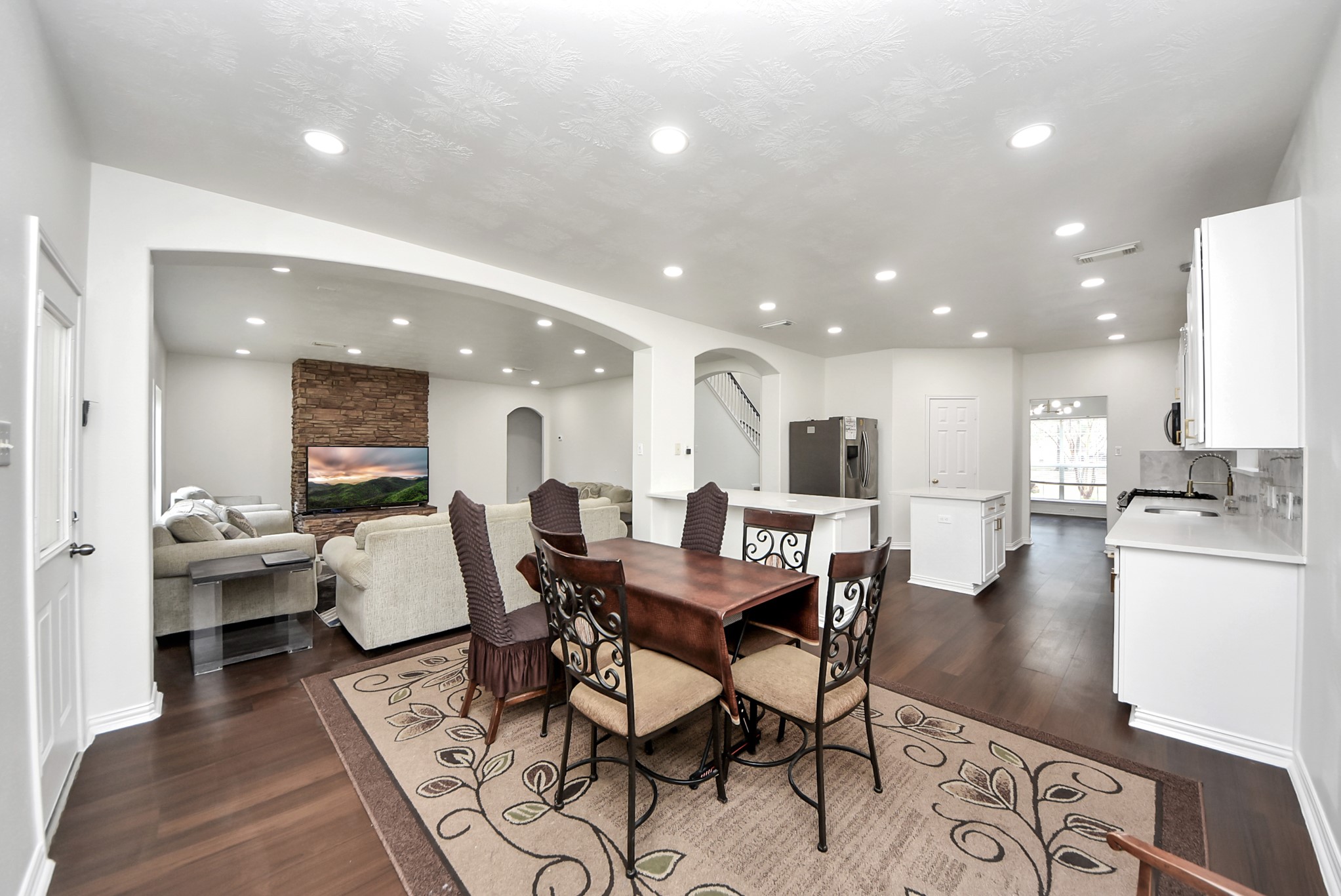915 Hinsdale Property Photo 18