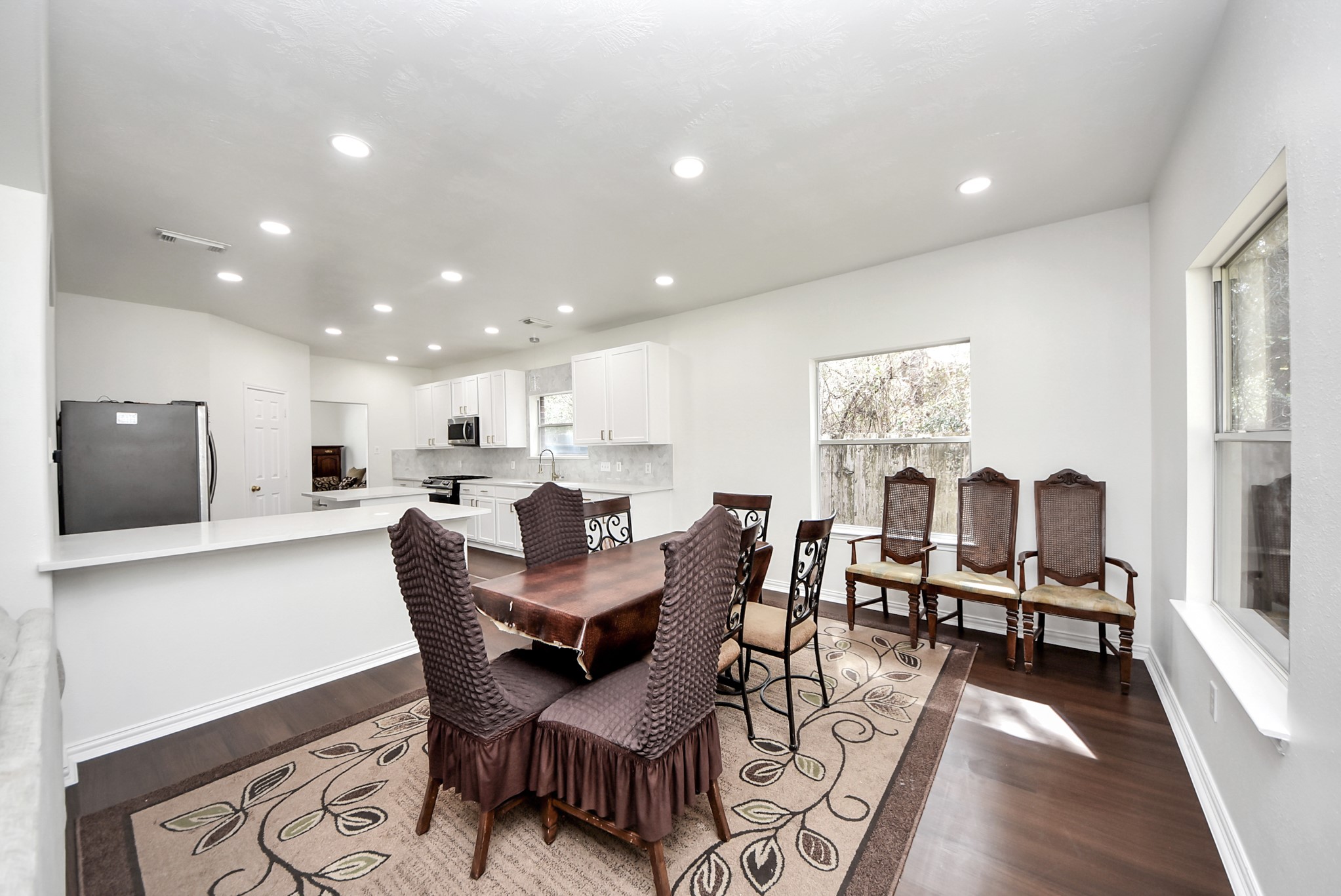 915 Hinsdale Property Photo 19