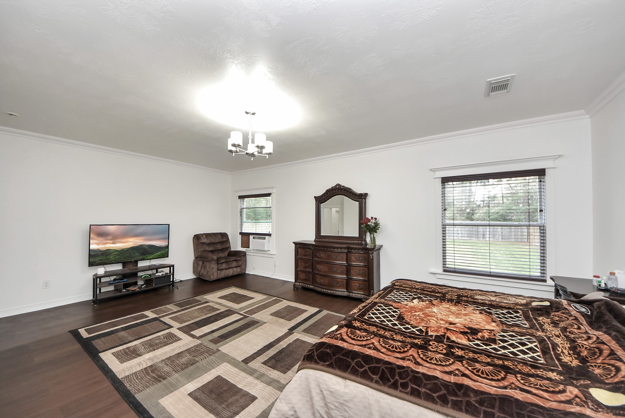 915 Hinsdale Property Photo 23