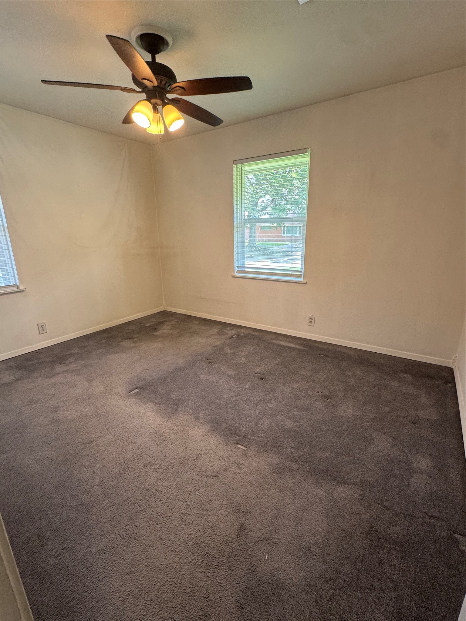 935 Creager Street Property Photo 11