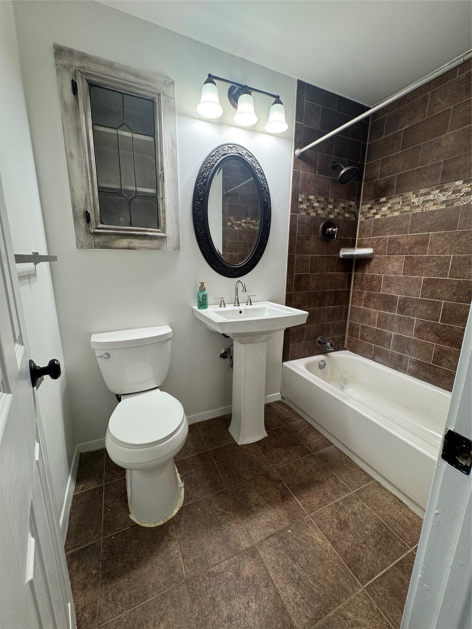 935 Creager Street Property Photo 14