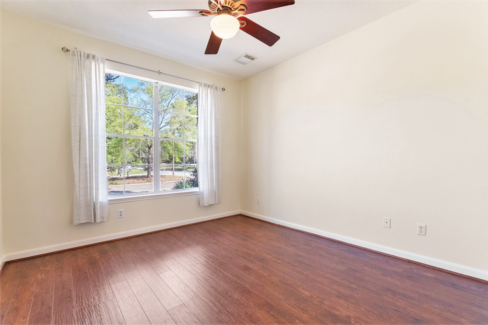 15 Larks Aire Place Property Photo 11
