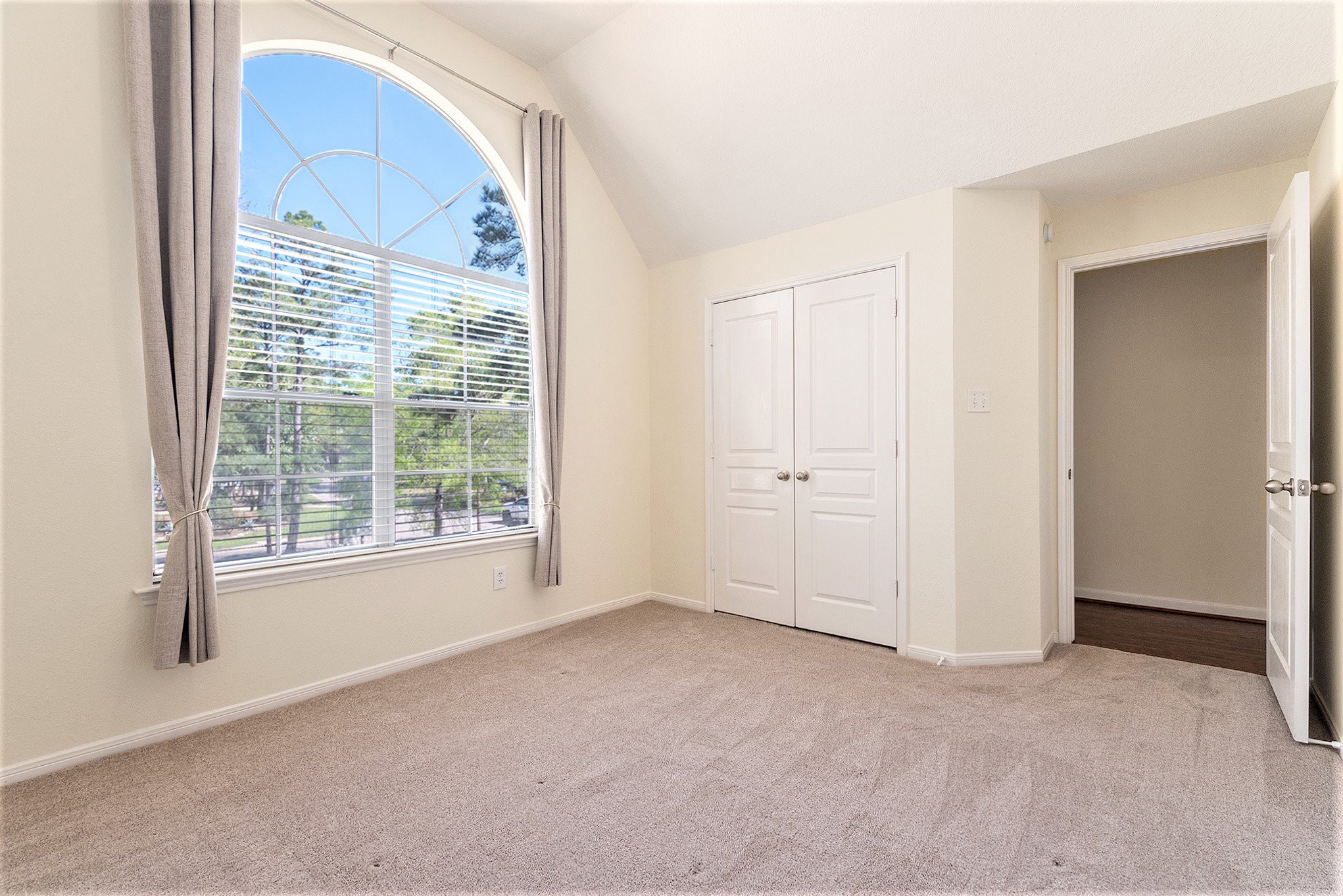 15 Larks Aire Place Property Photo 18