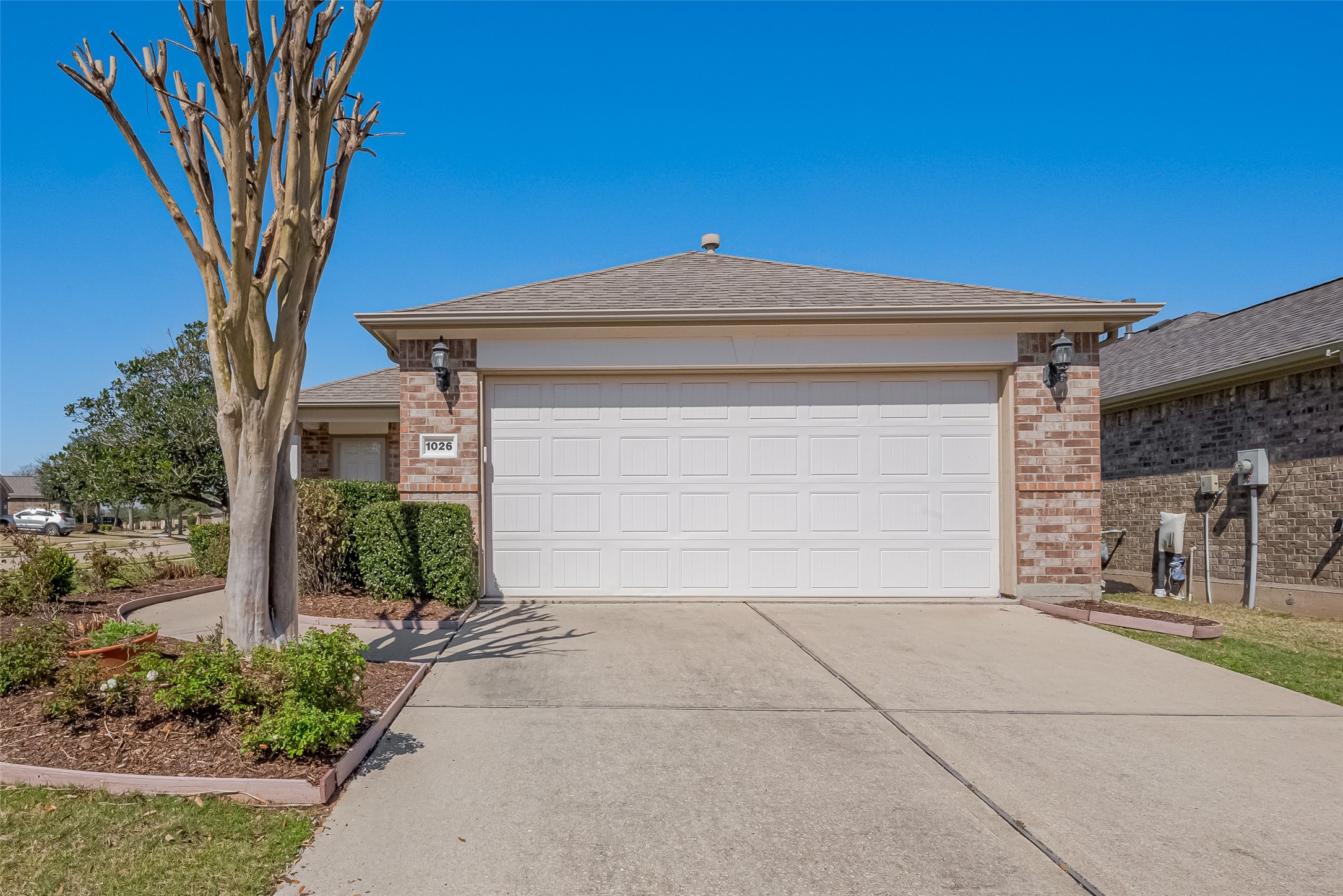 1026 Oleander Way Property Photo 2