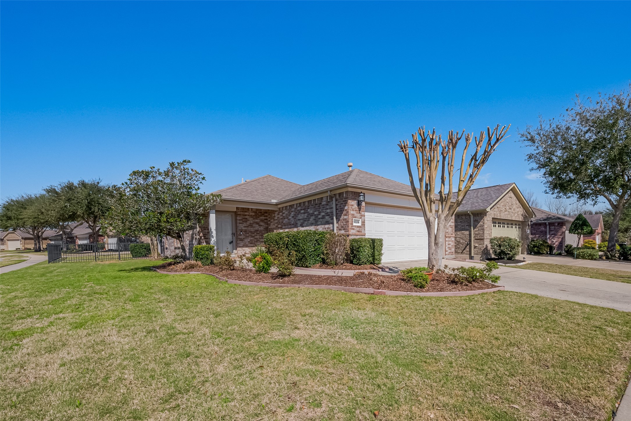 1026 Oleander Way Property Photo 3