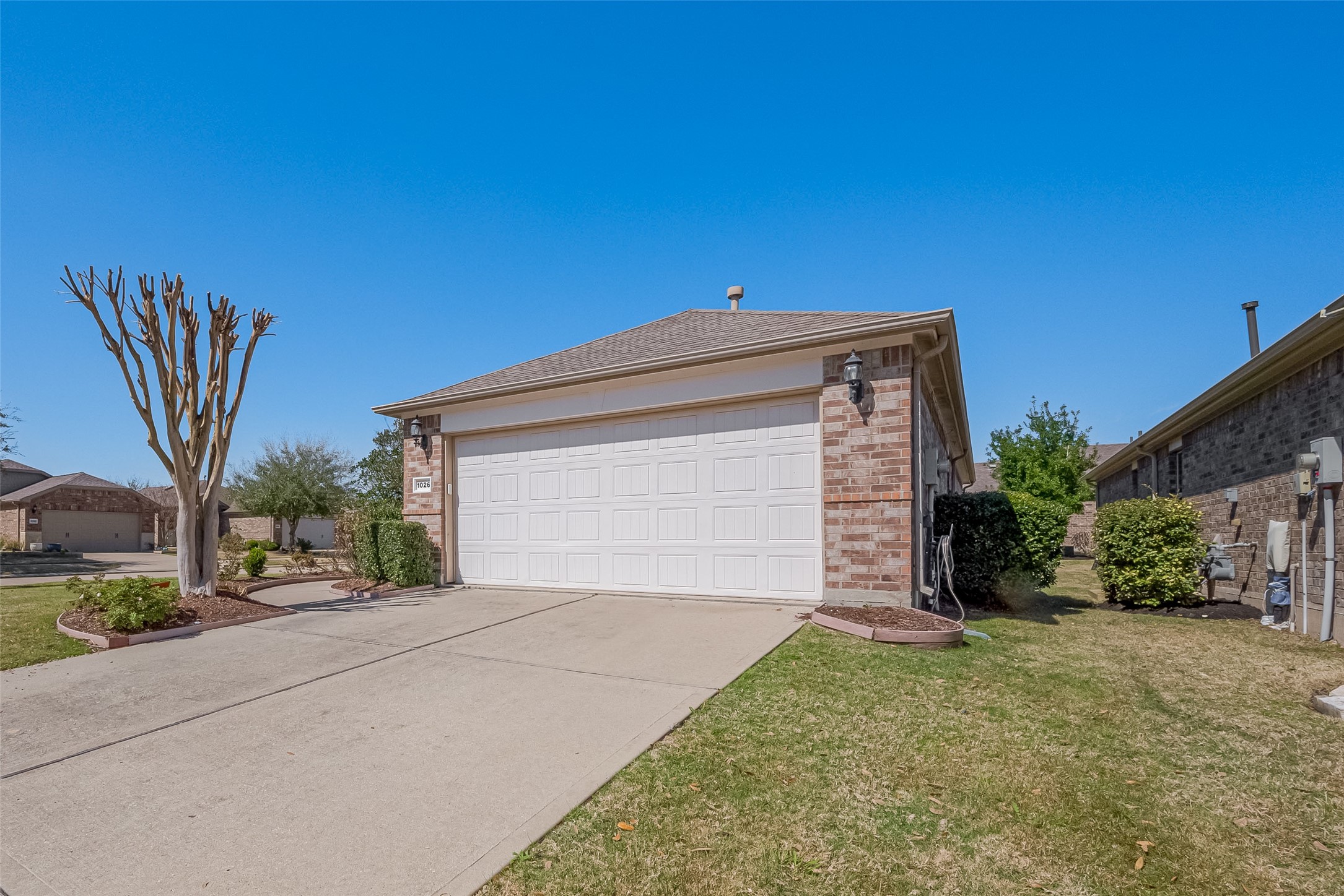 1026 Oleander Way Property Photo 4
