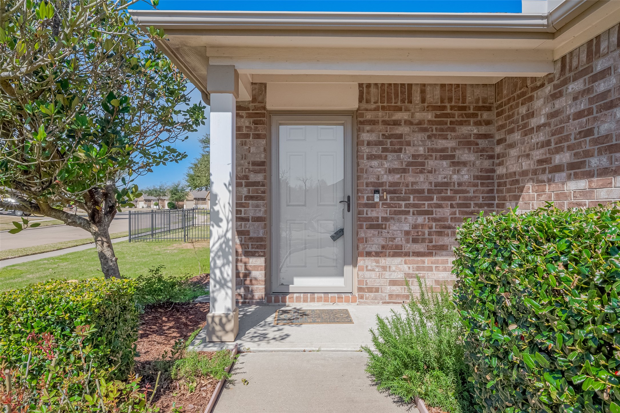 1026 Oleander Way Property Photo 5