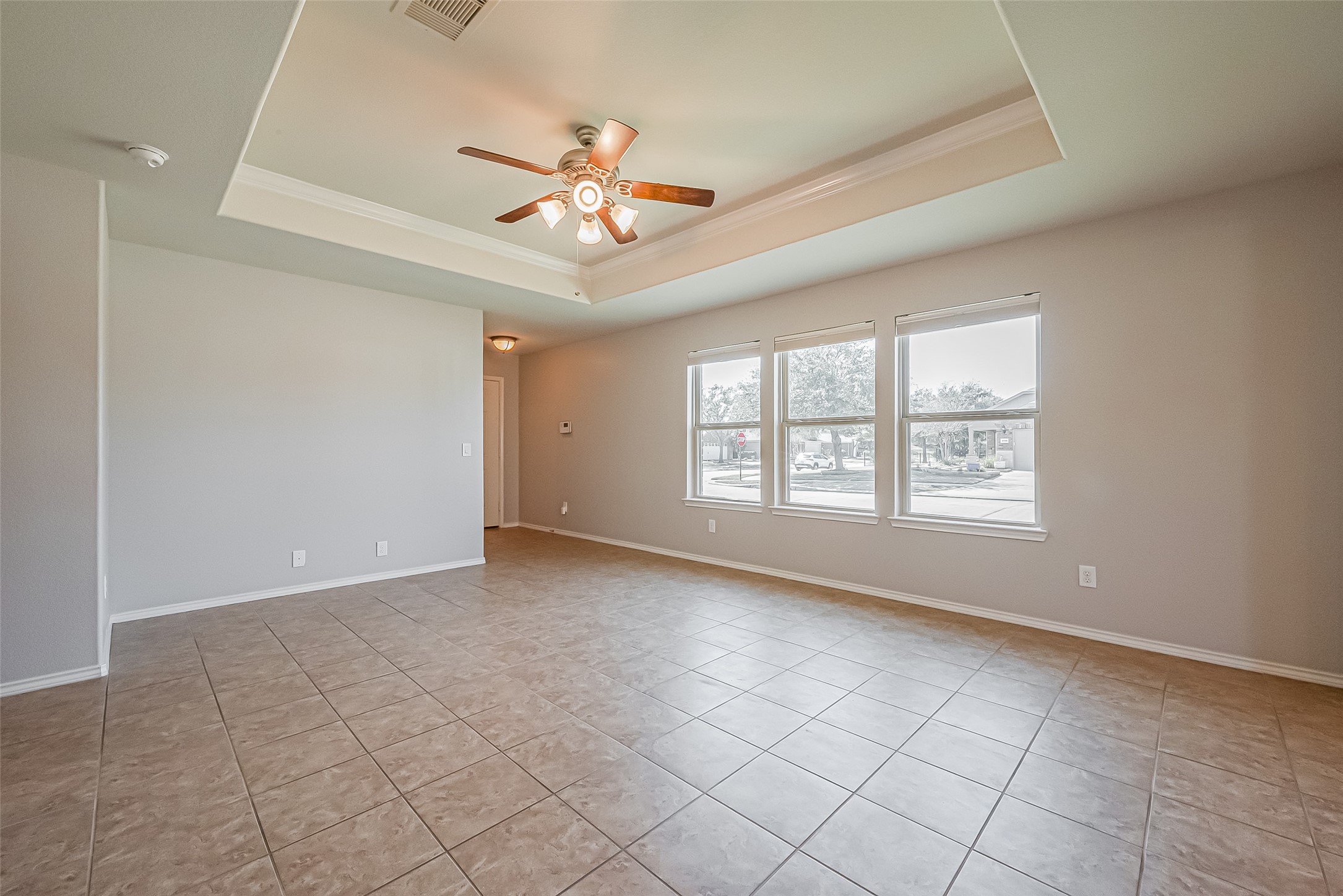 1026 Oleander Way Property Photo 8