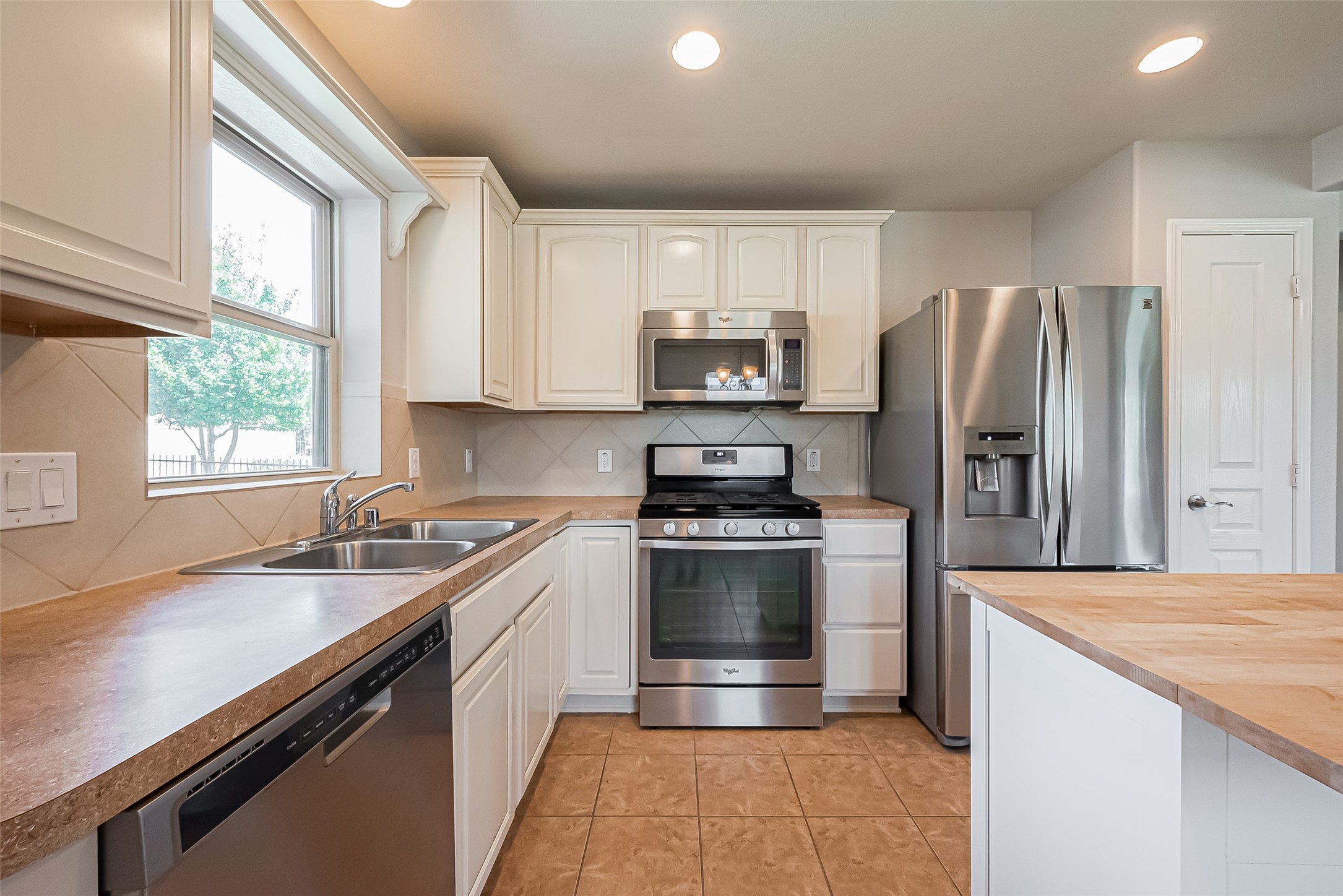 1026 Oleander Way Property Photo 16