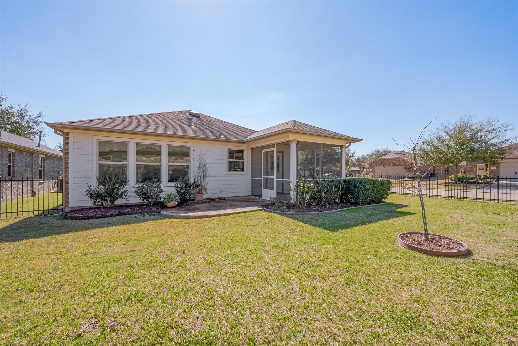 1026 Oleander Way Property Photo 32