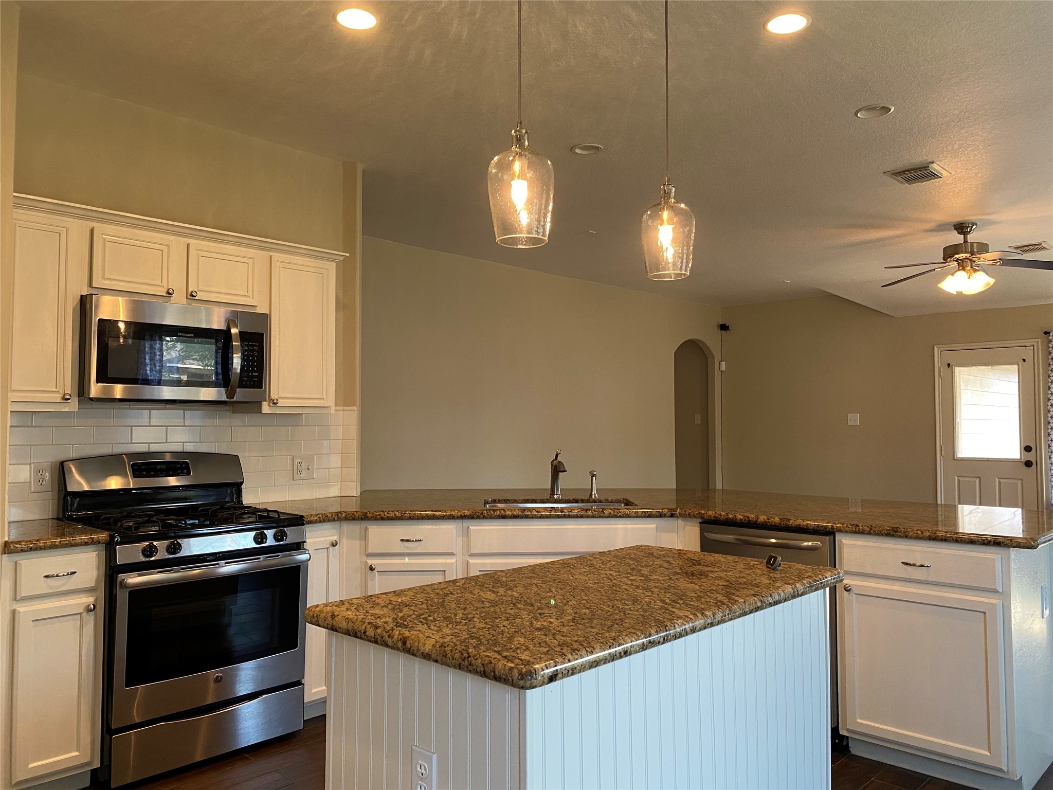 1202 Hemple Drive Property Photo 8