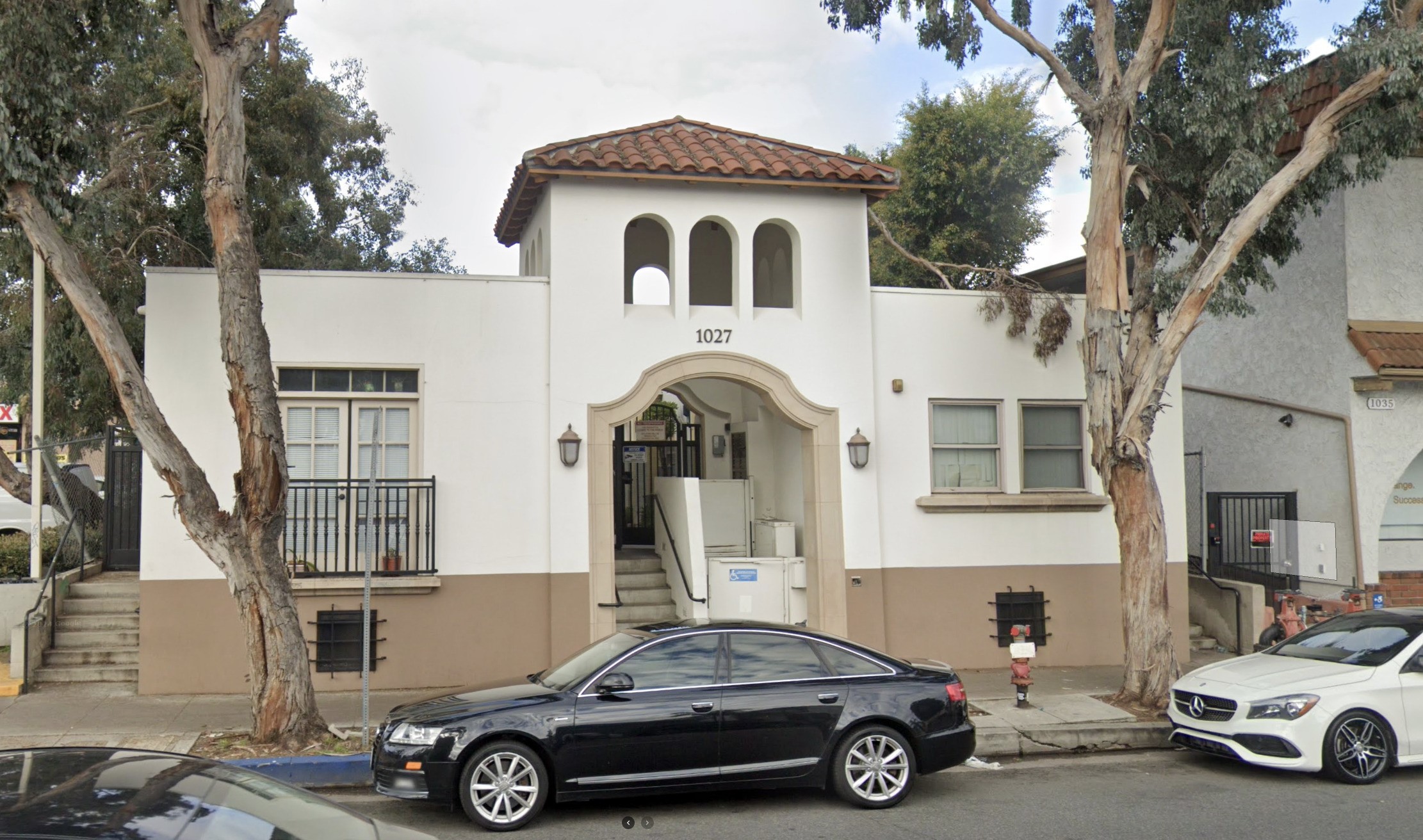 1027 Redondo Ave Property Photo 1