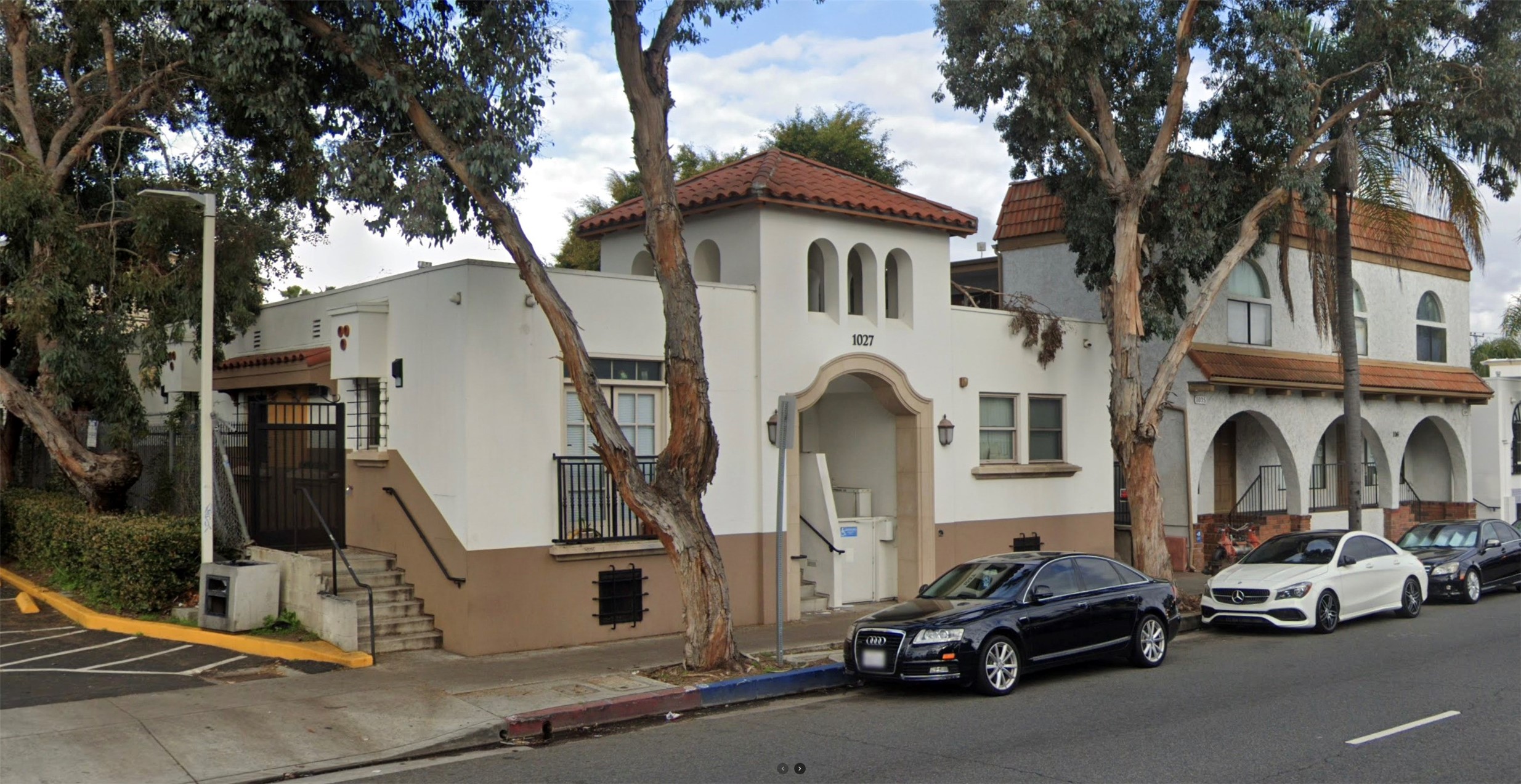 1027 Redondo Ave Property Photo 2