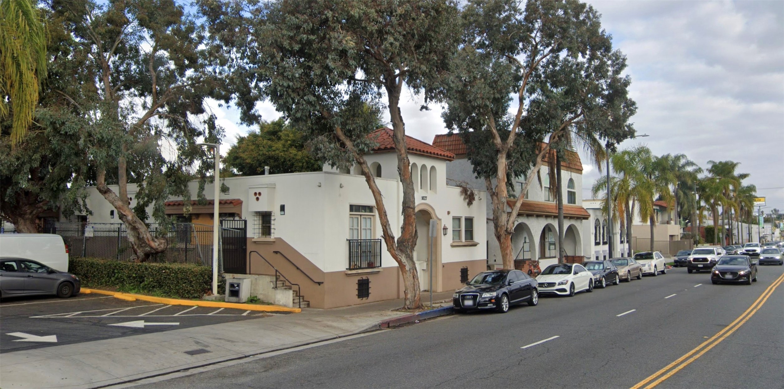 1027 Redondo Ave Property Photo 4