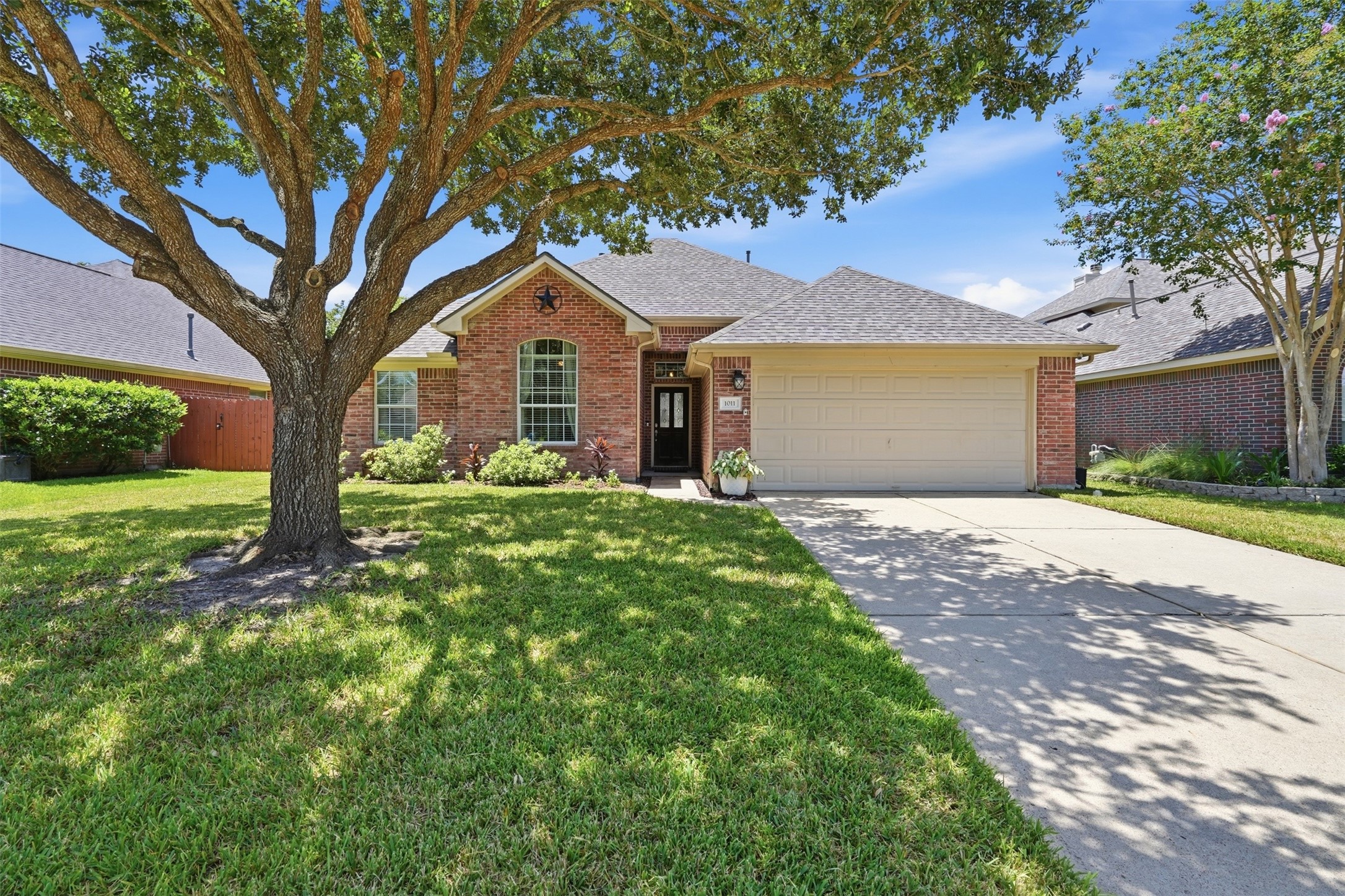 1011 Red River Property Photo 1