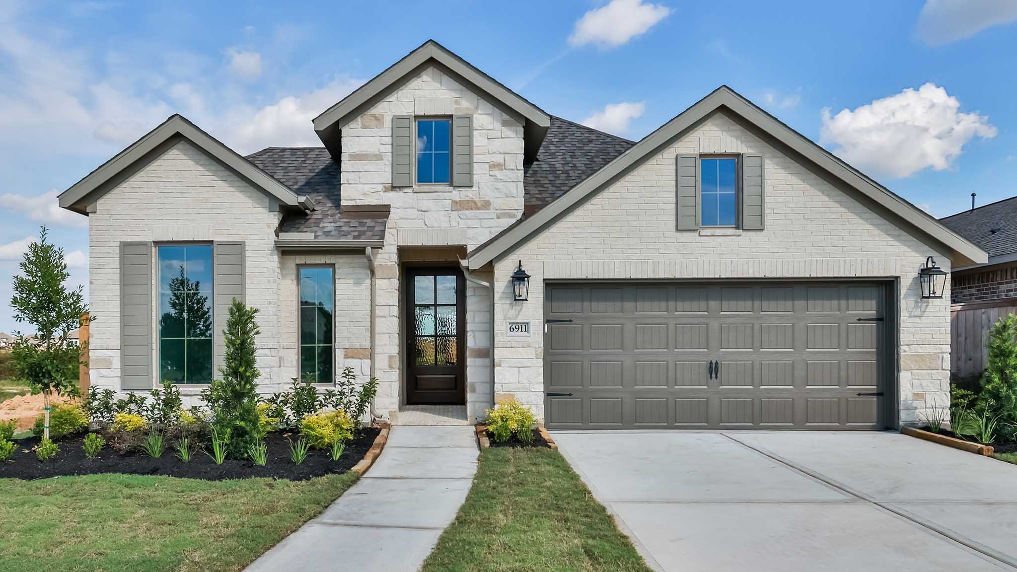 6911 Hollow Farm Drive Property Photo 2