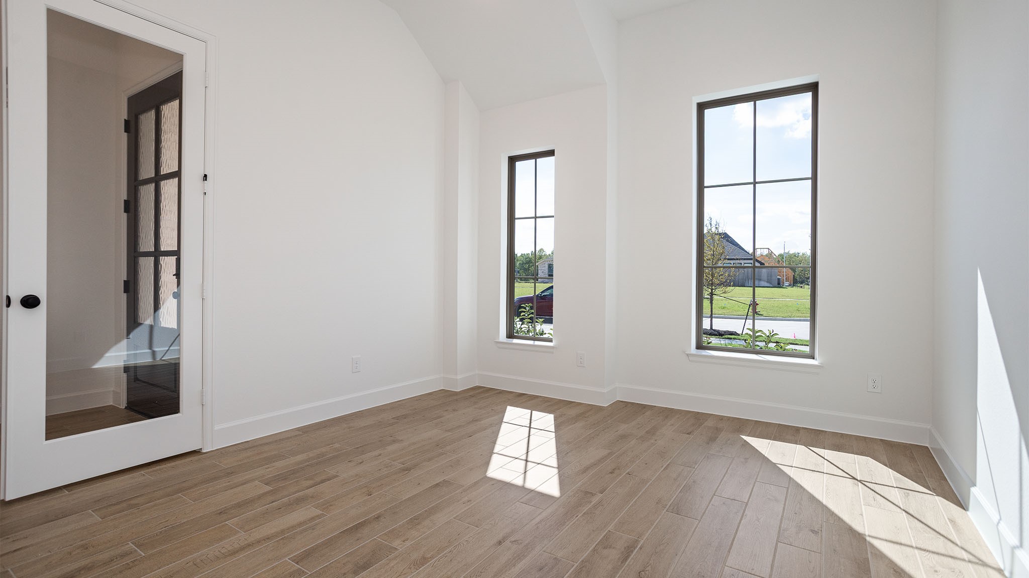 6911 Hollow Farm Drive Property Photo 3