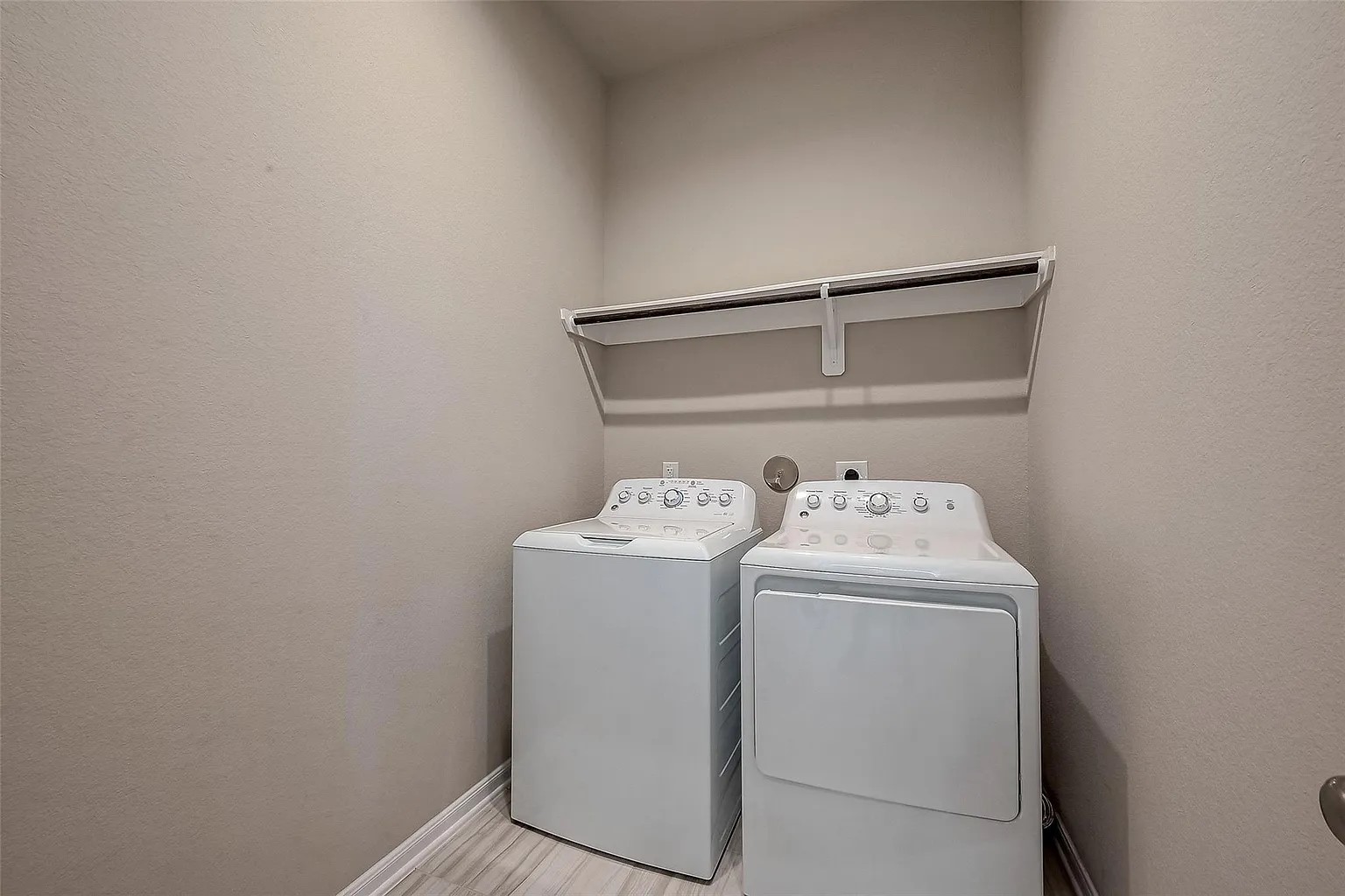 2559 Terrace Point Drive Property Photo 22