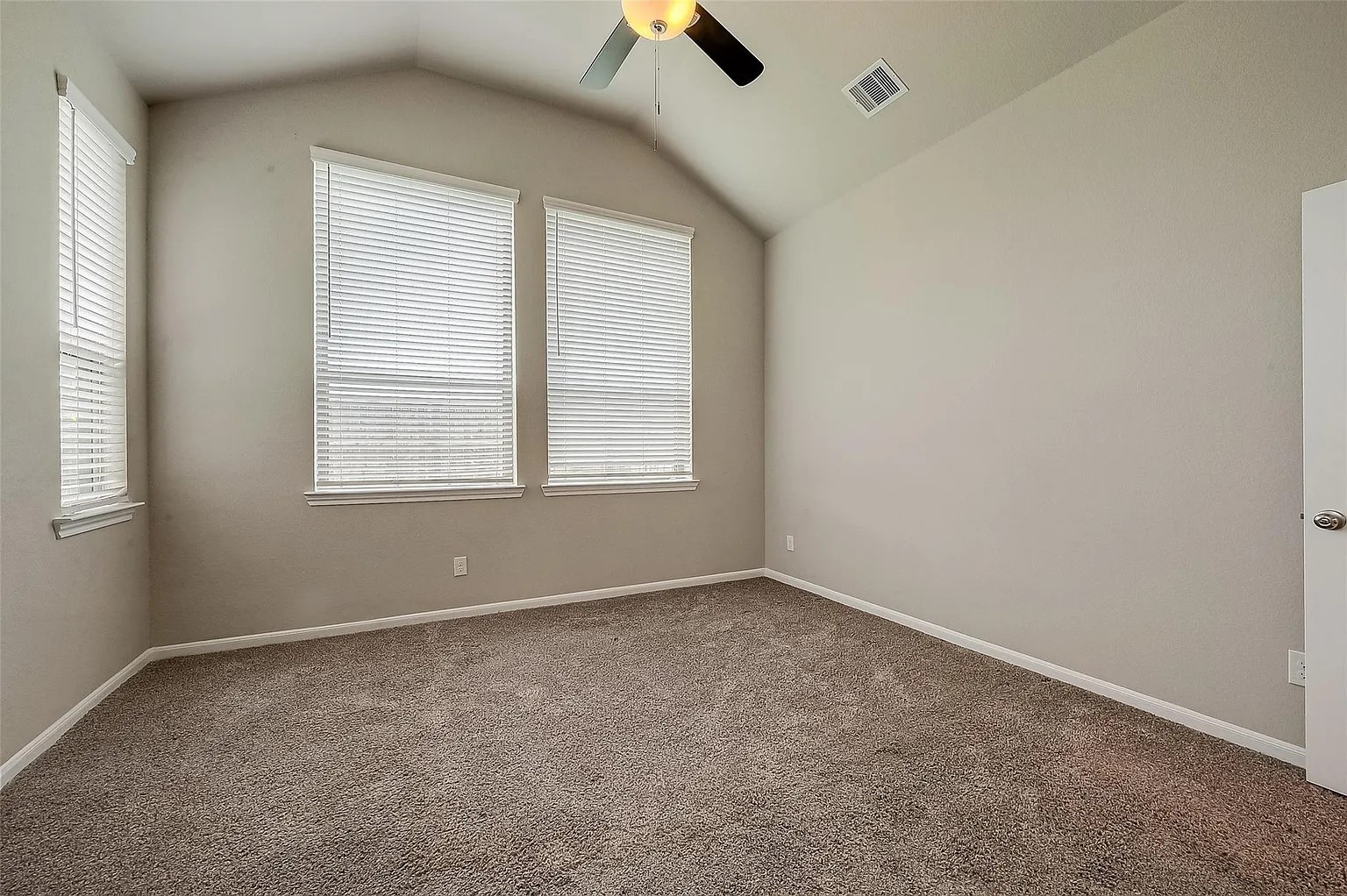 2559 Terrace Point Drive Property Photo 23