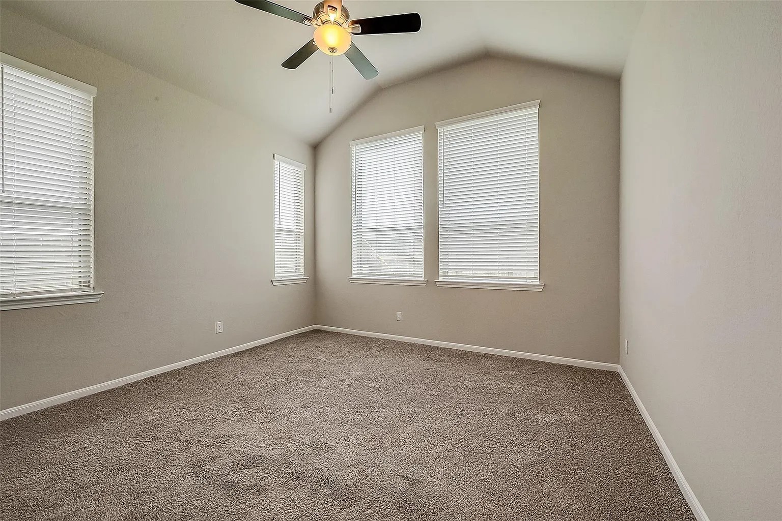 2559 Terrace Point Drive Property Photo 24