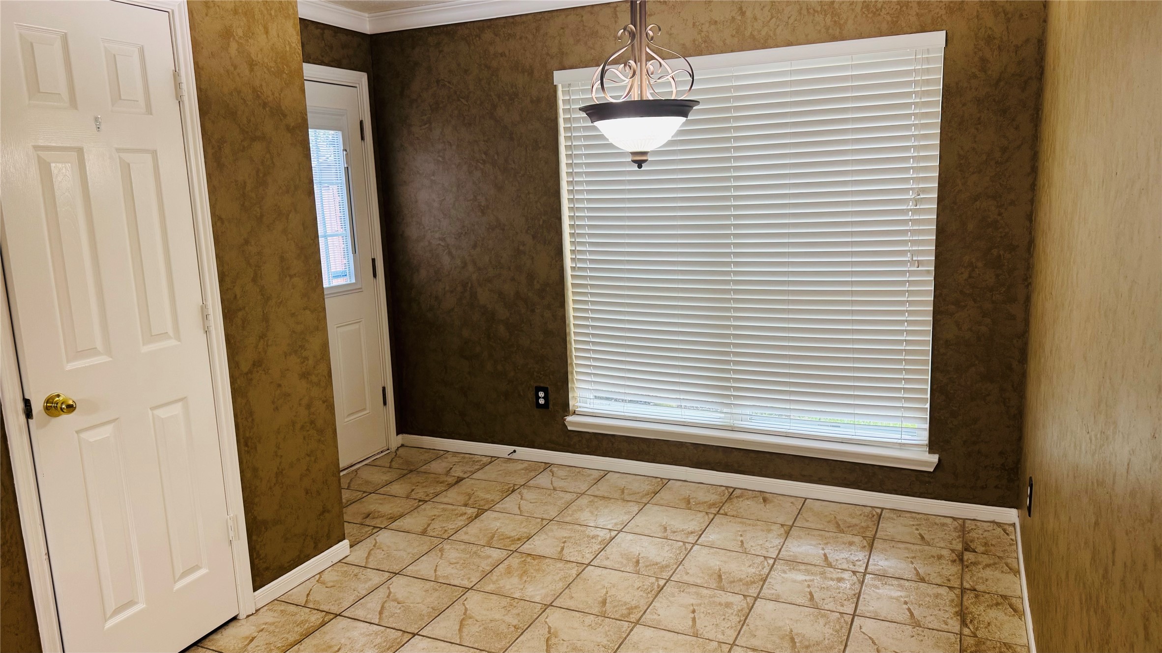 5808 Forest Timbers Drive Property Photo 9