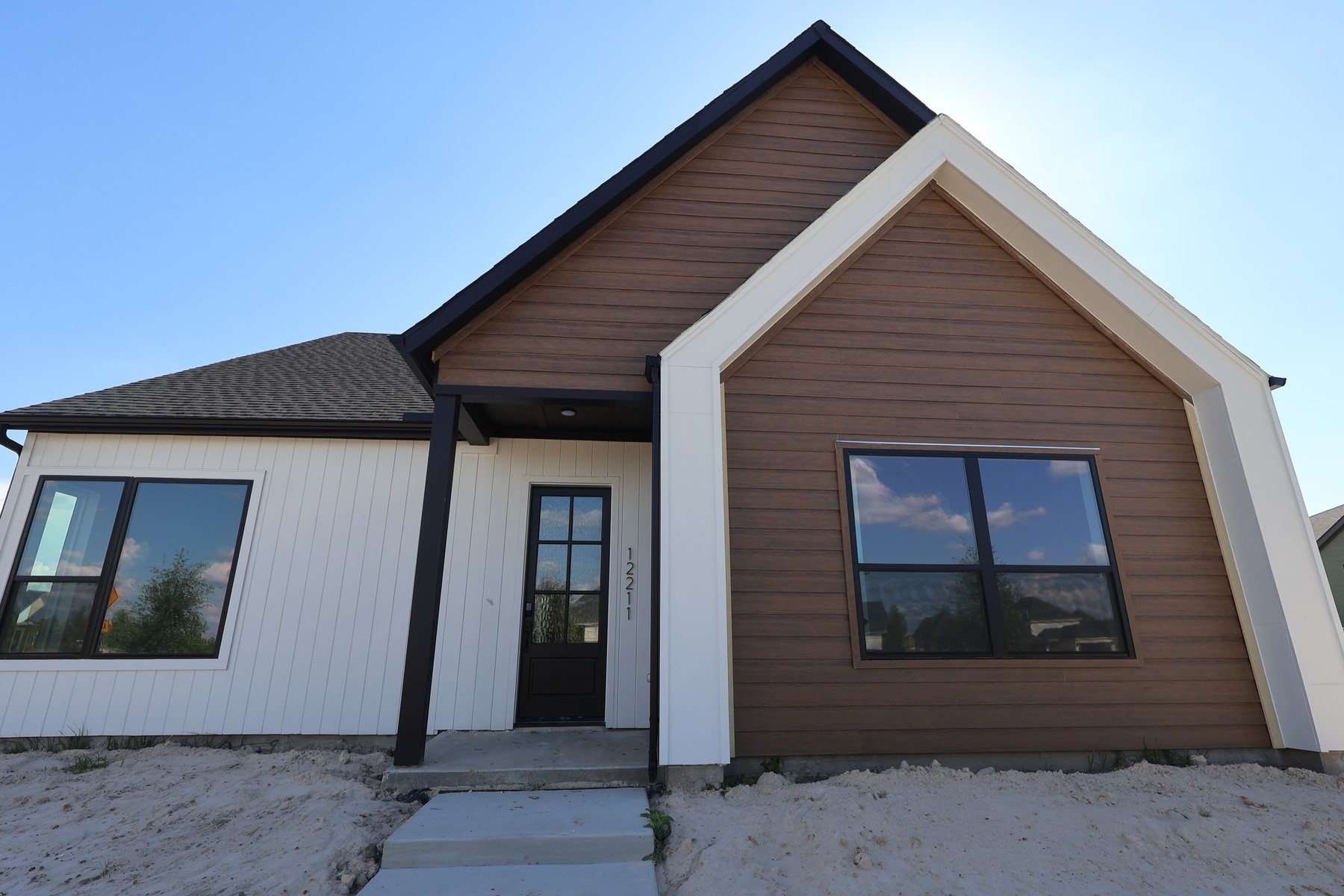 12211 Emerald Enclave Drive Property Photo 2