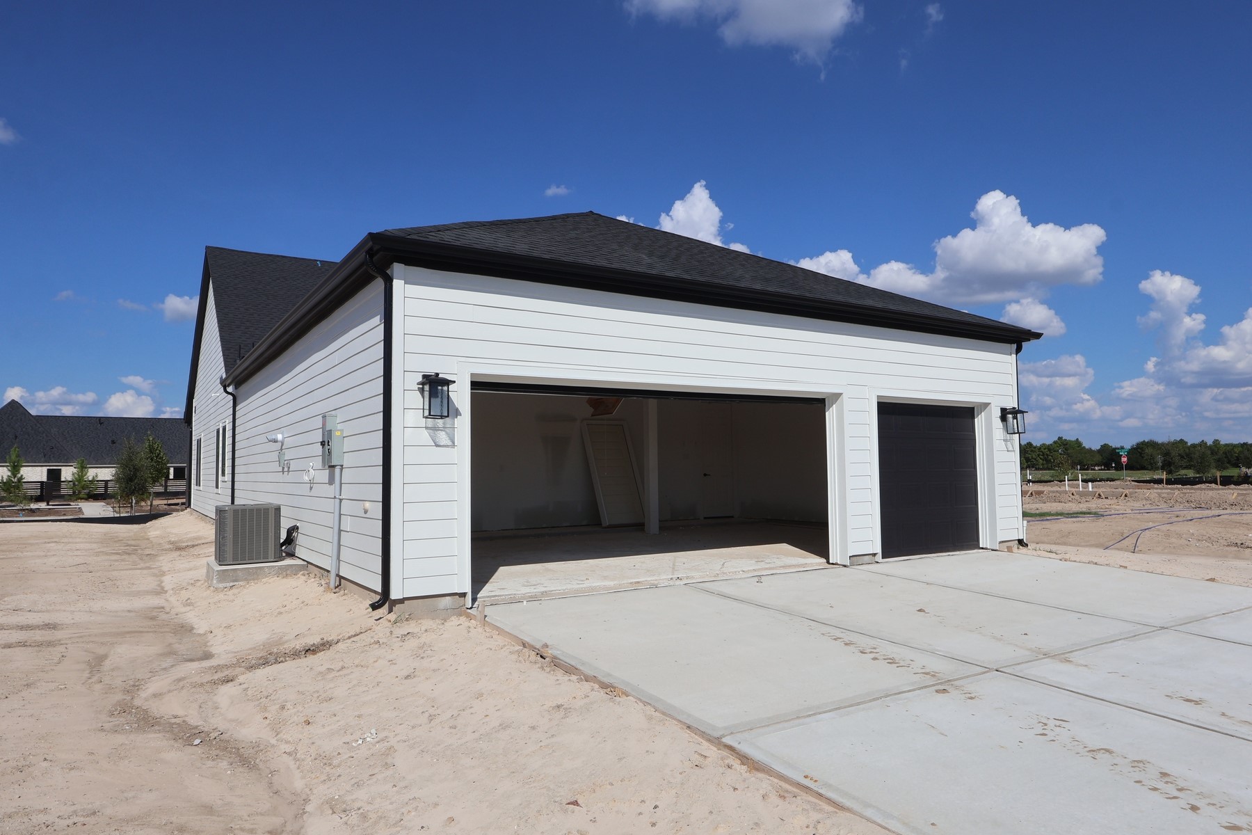 12211 Emerald Enclave Drive Property Photo 3