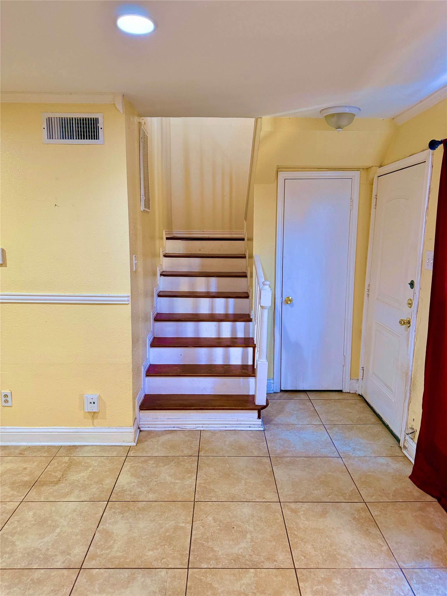 7047 Bissonnet Street 32 Property Photo 5
