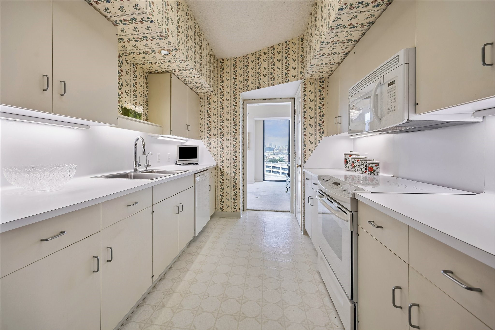15 Greenway Plaza 9f Property Photo 8