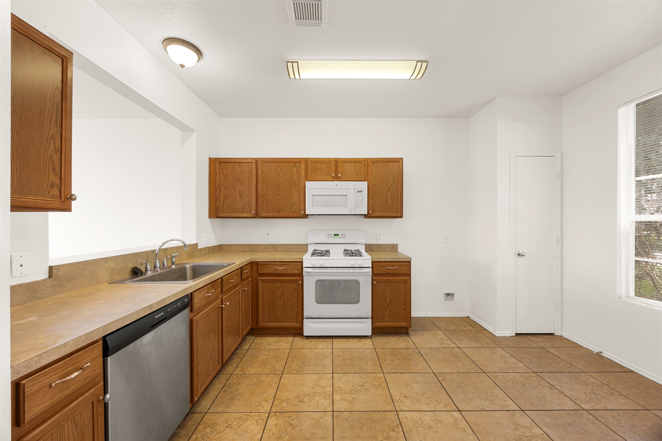 23727 Pebworth Place Property Photo 6