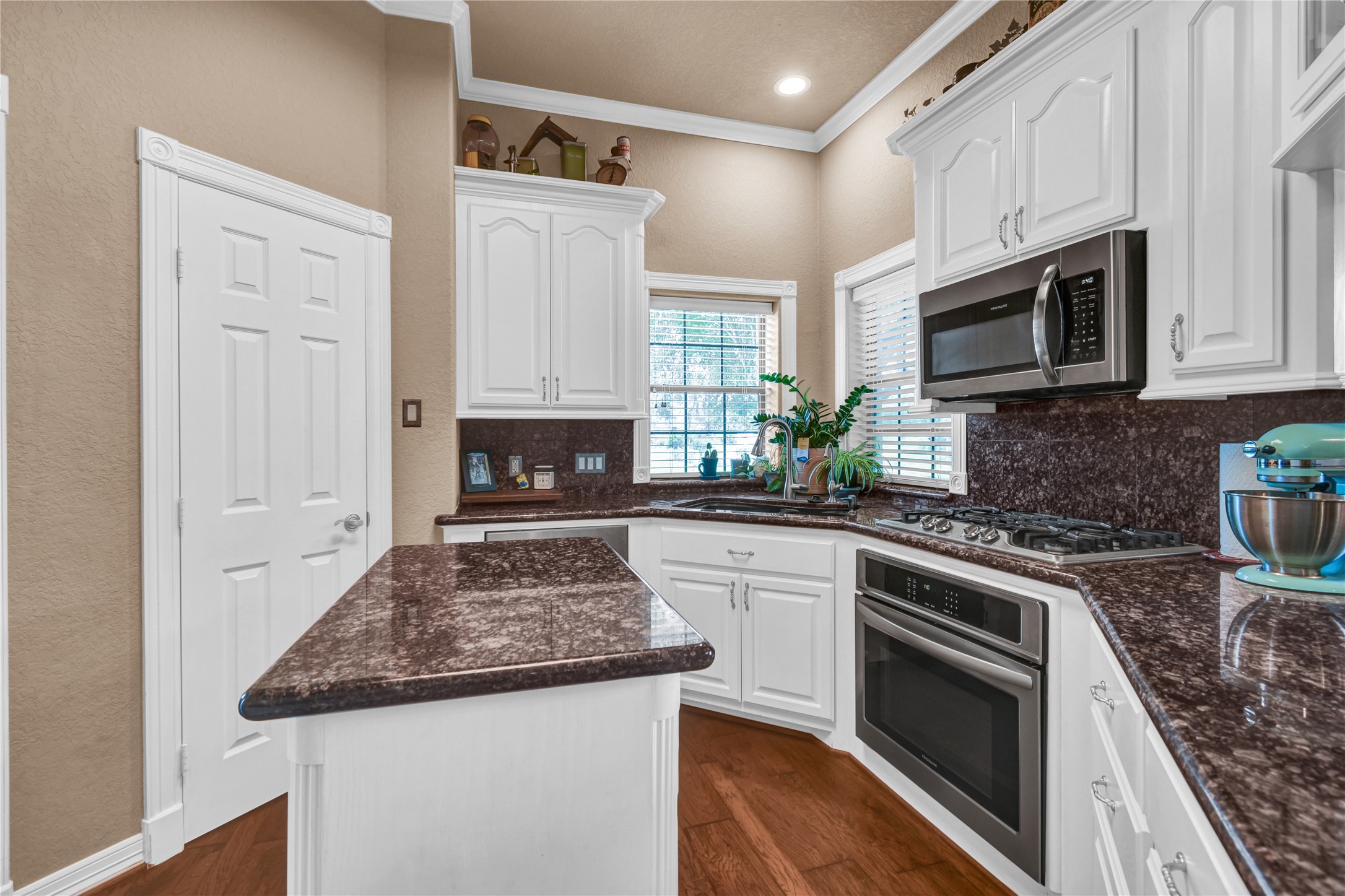 208 River Oaks Drive Property Photo 11
