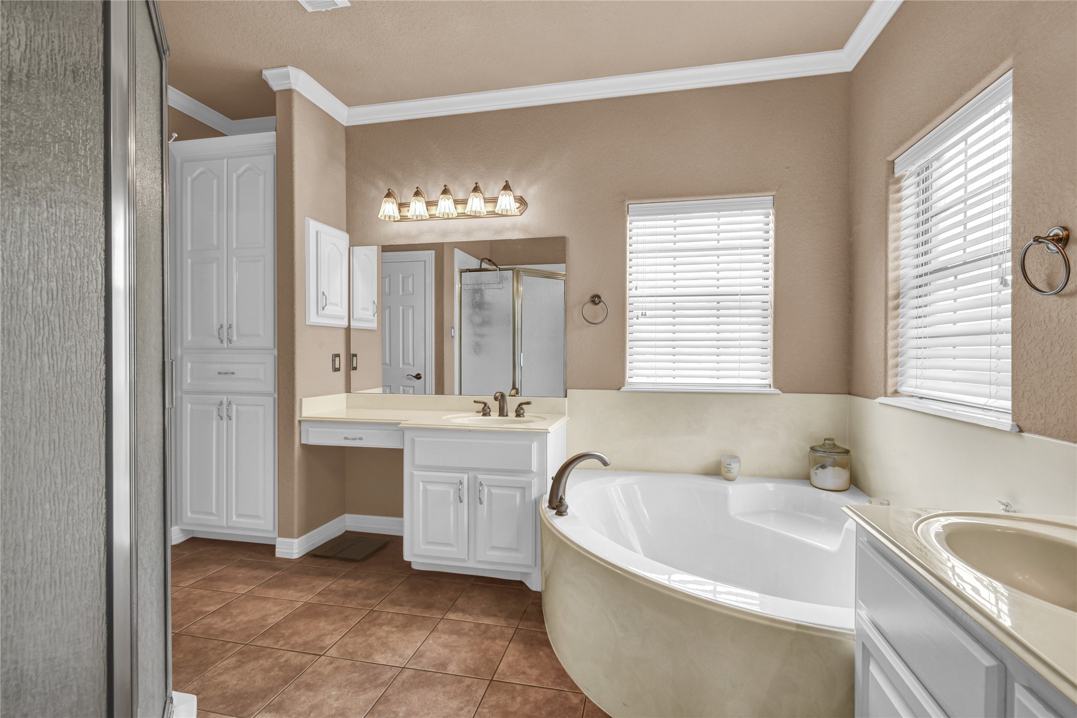 208 River Oaks Drive Property Photo 18
