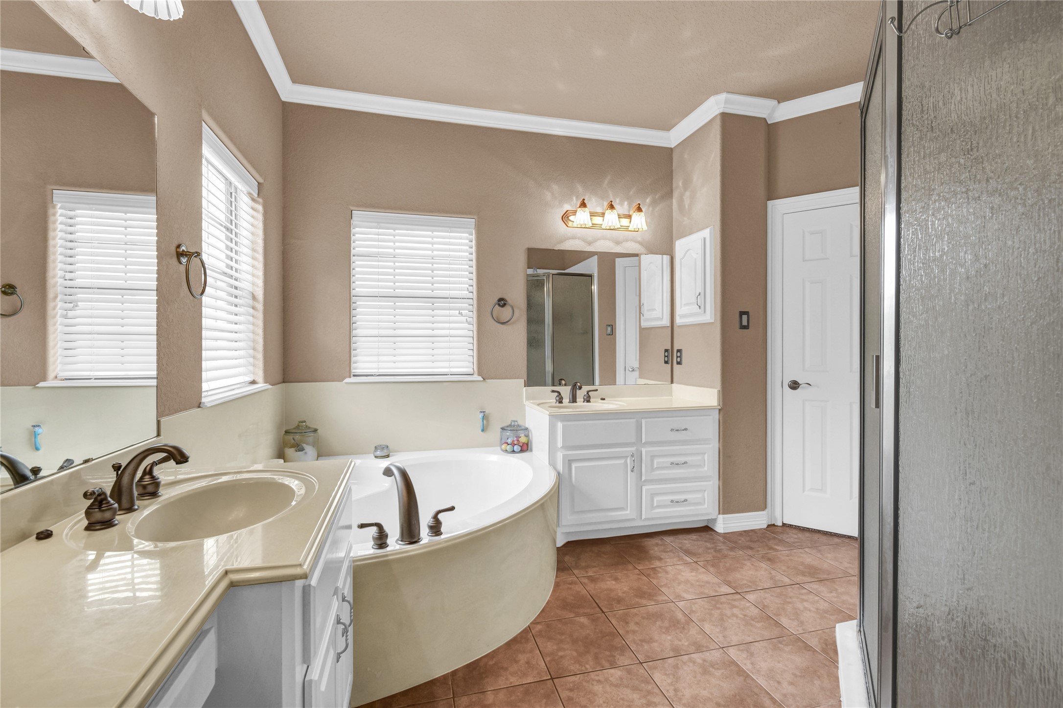 208 River Oaks Drive Property Photo 19