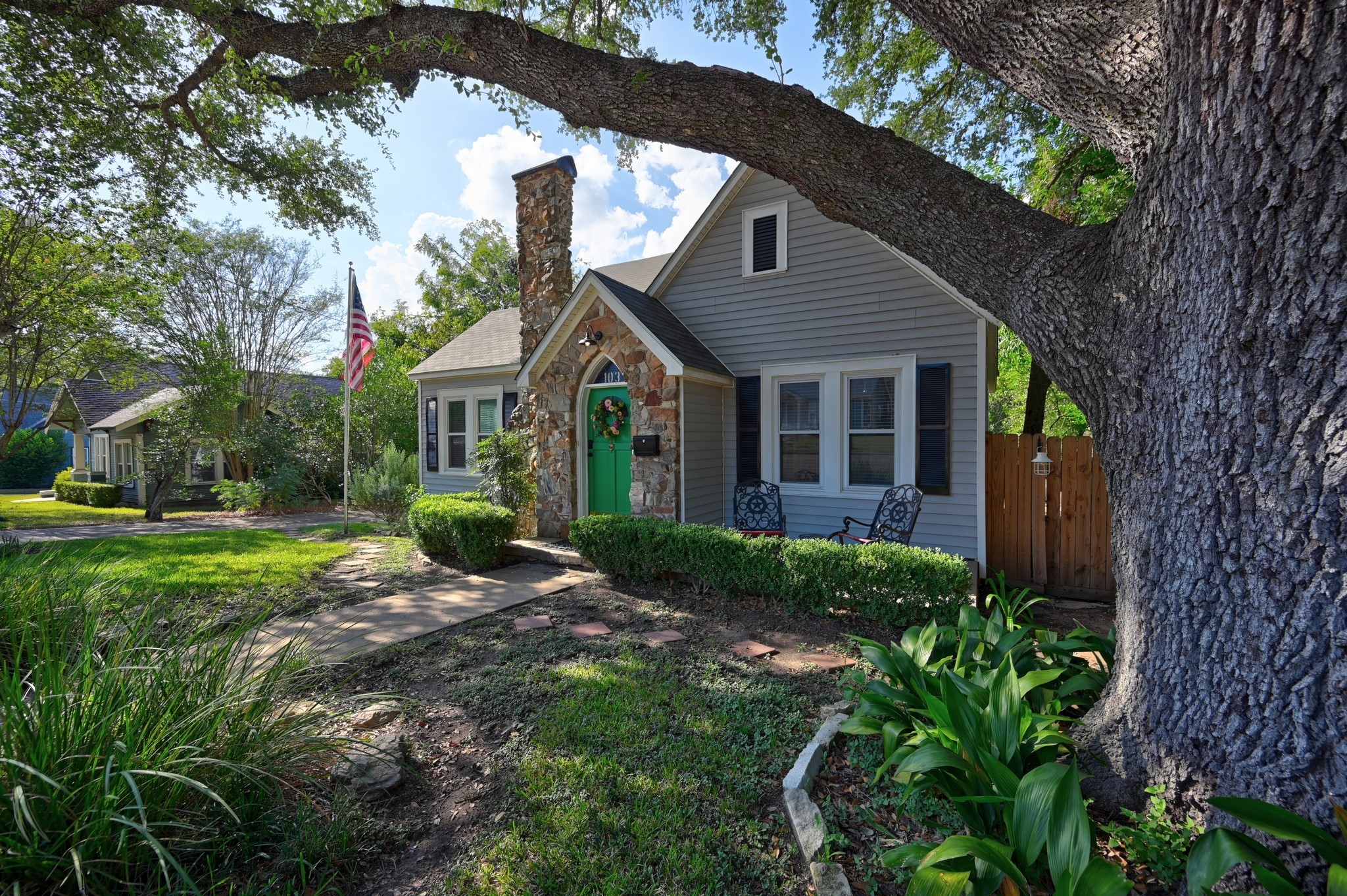 103 E Val Verde Street Property Photo 2