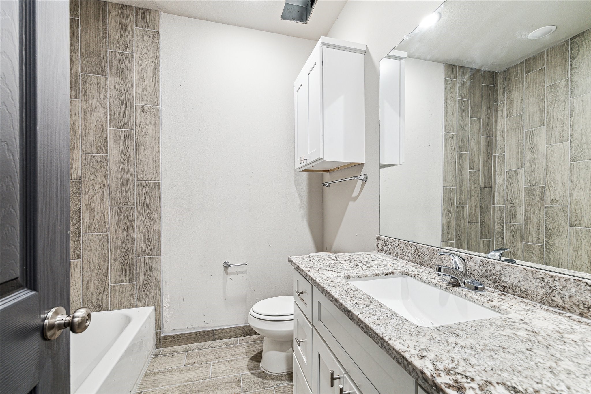 7912 Bowen Street B Property Photo 7