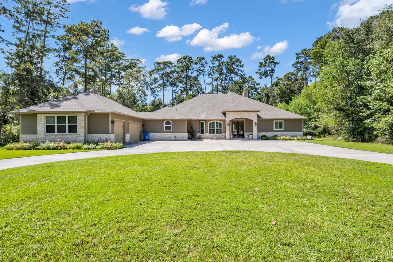16634 Savannah Drive Property Photo 2