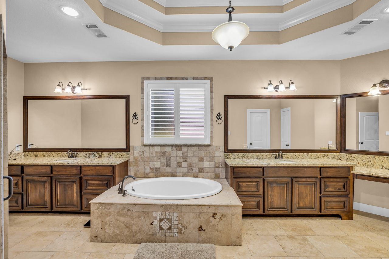 16634 Savannah Drive Property Photo 4
