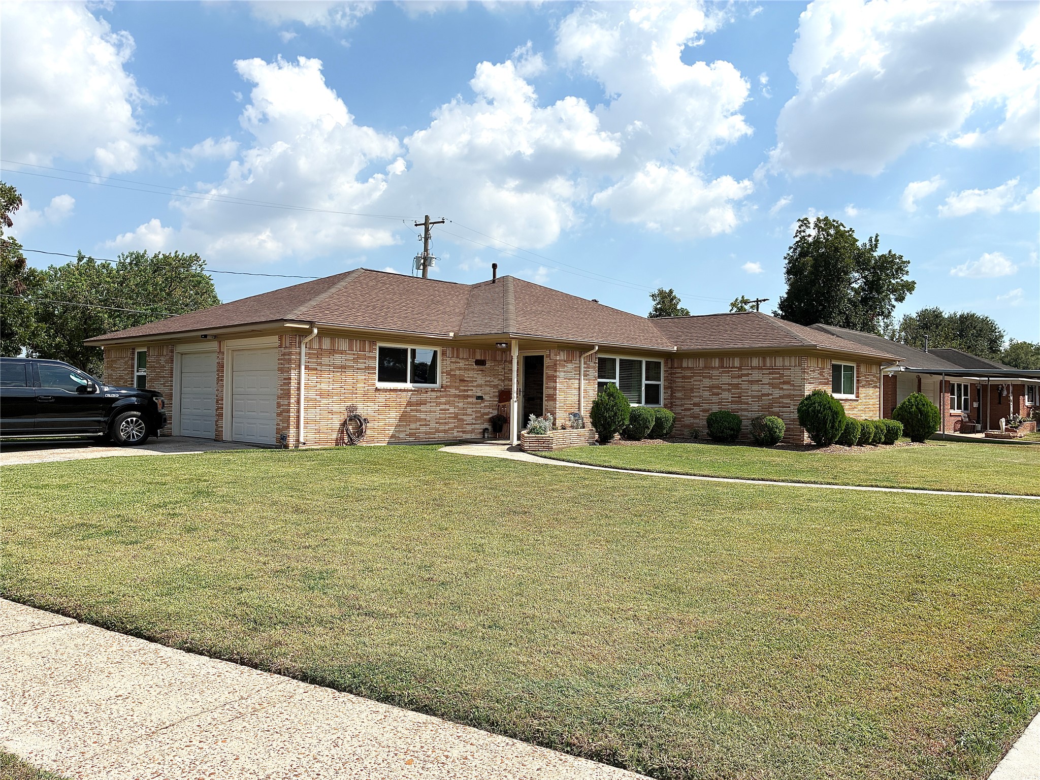 2113 Helen Street Property Photo 3