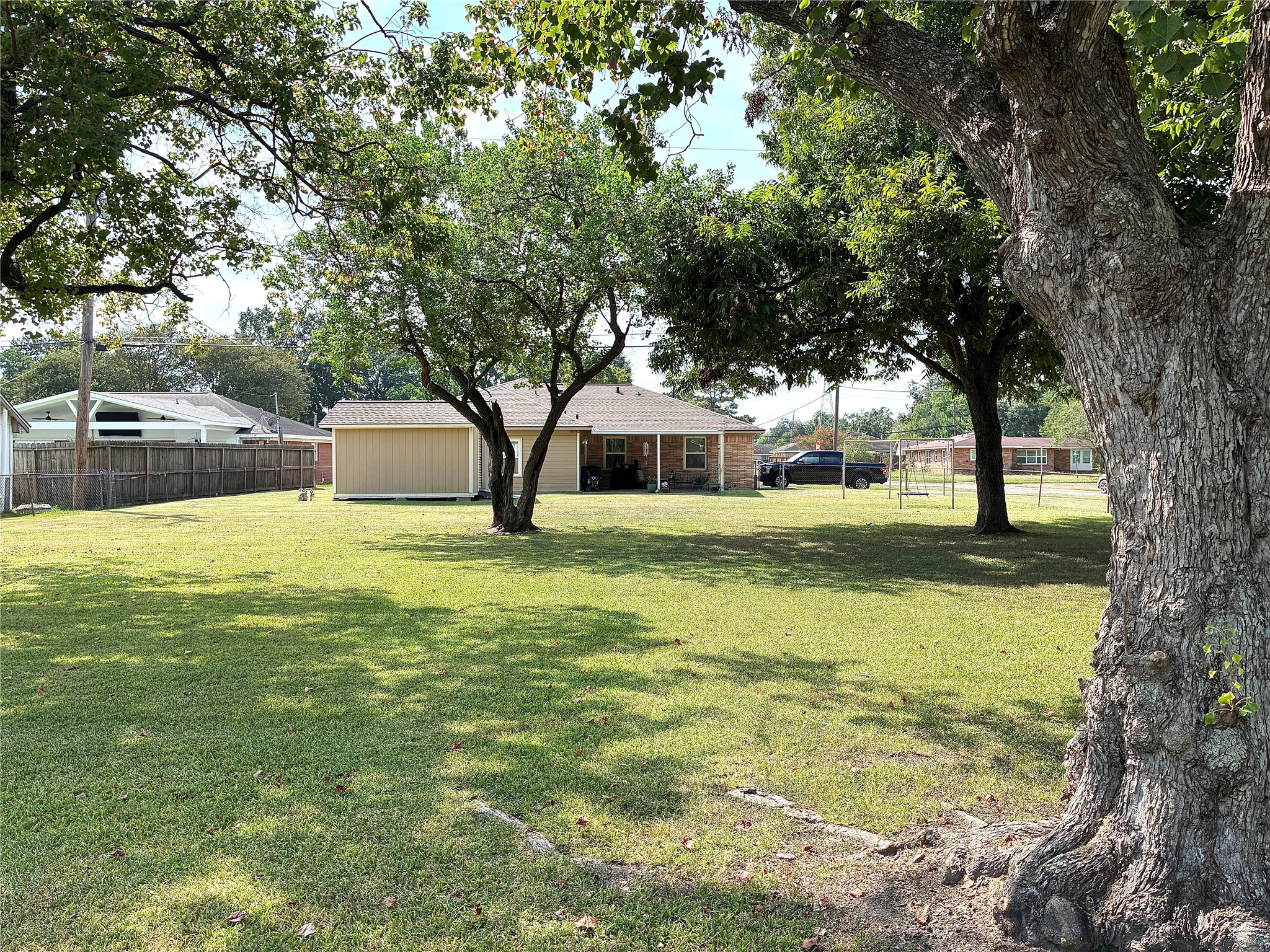 2113 Helen Street Property Photo 8