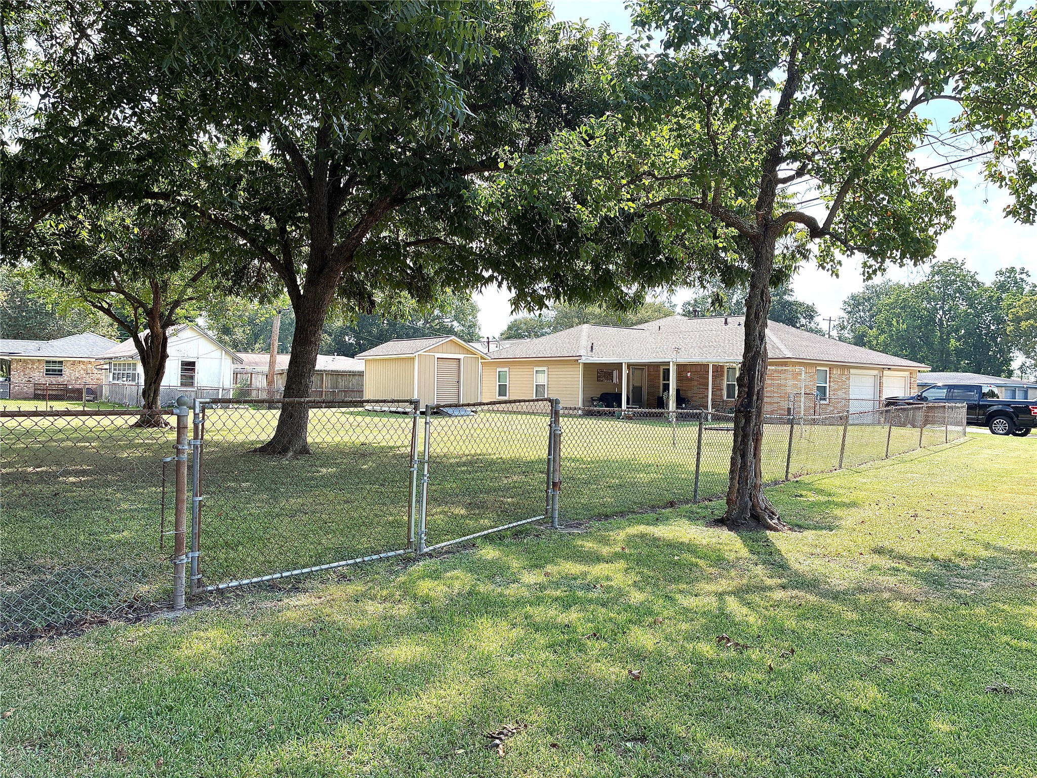 2113 Helen Street Property Photo 9