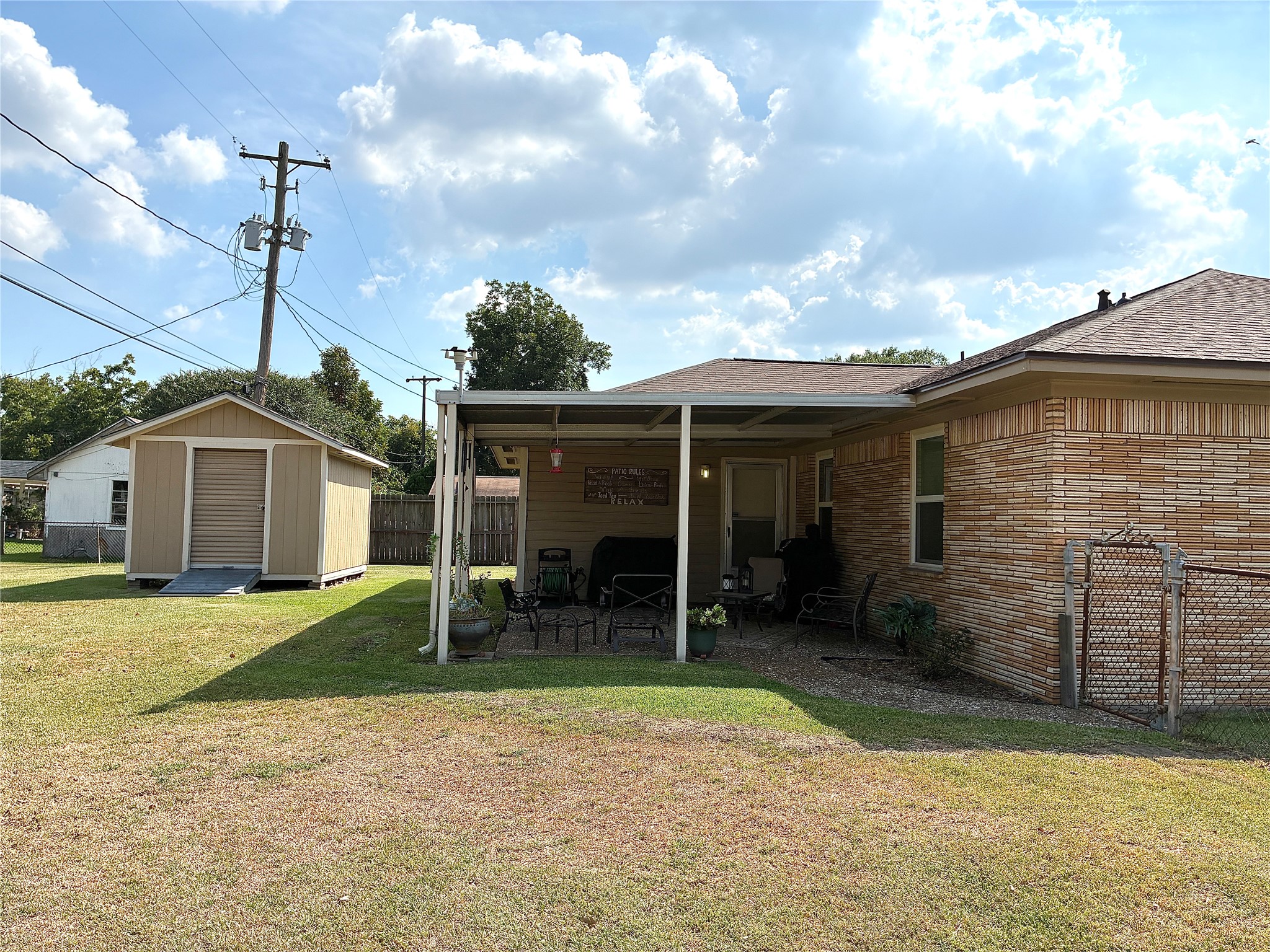 2113 Helen Street Property Photo 11